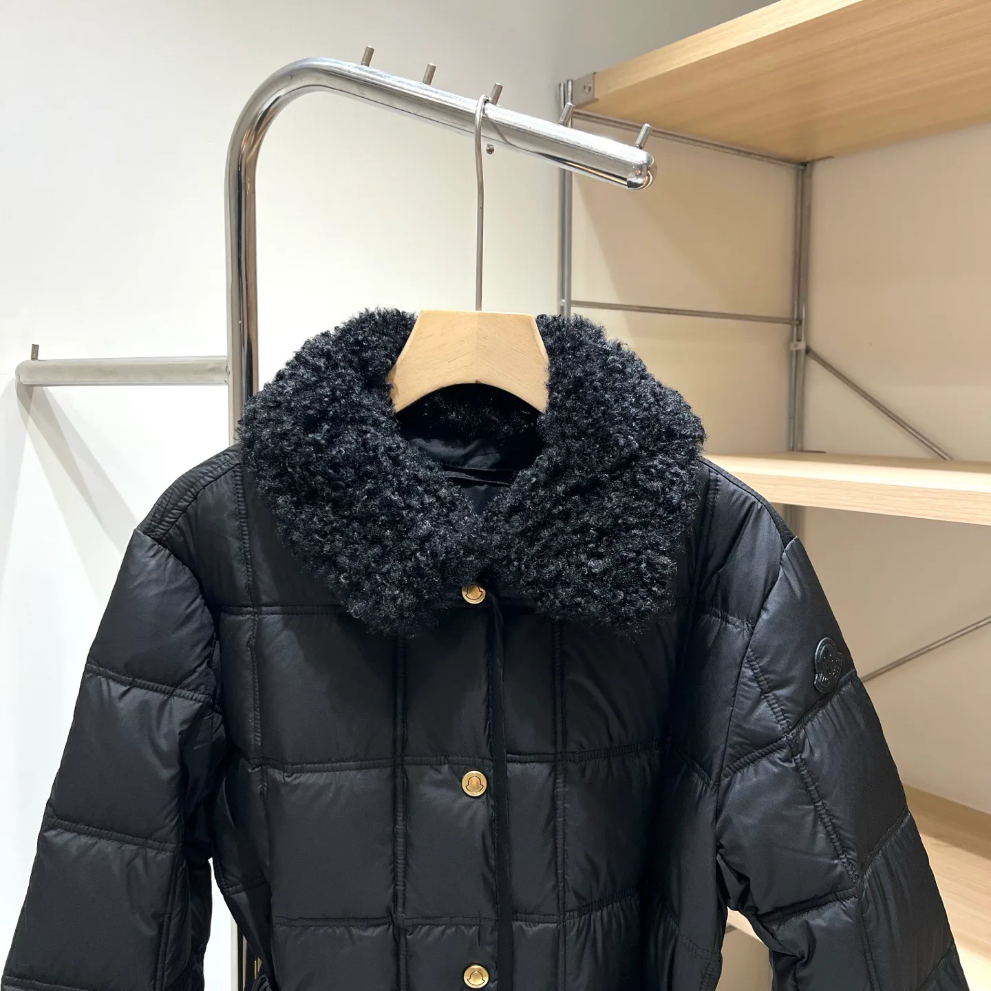 Women's Jackets And Down Jackets MONCLER 18036513
