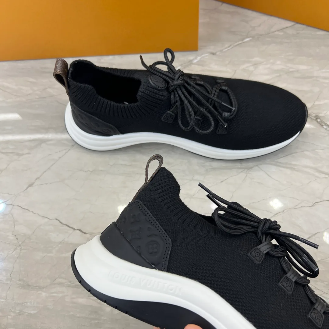 Men's Sneakers LOUIS VUITTON 18227070