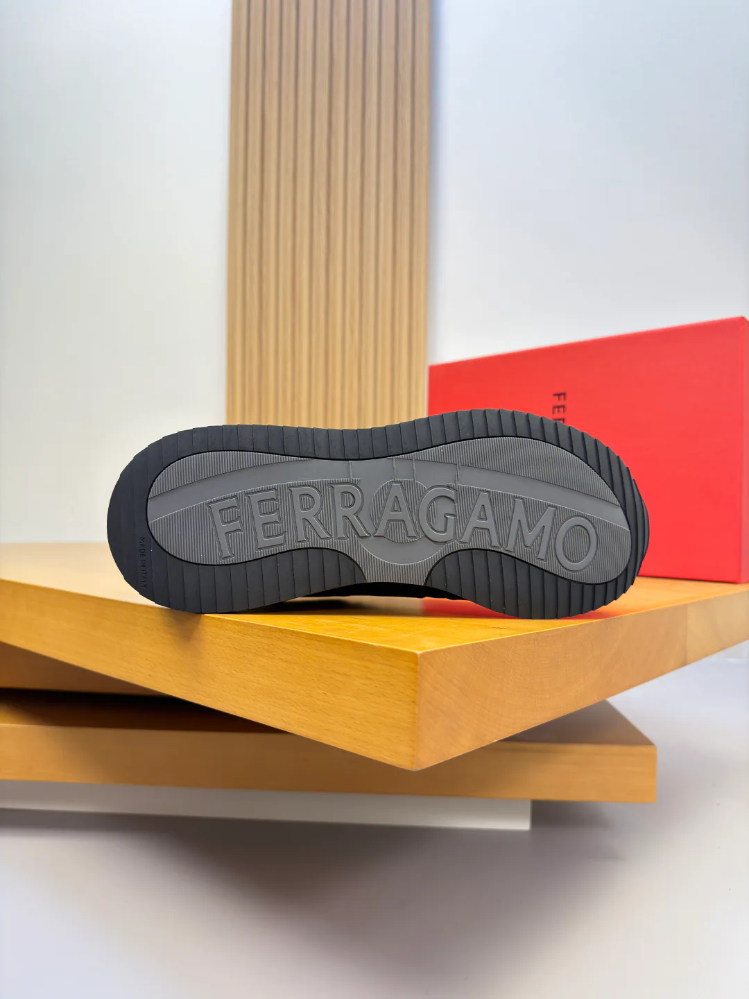 Кроссовки Мужские Salvatore Ferragamo 18666886