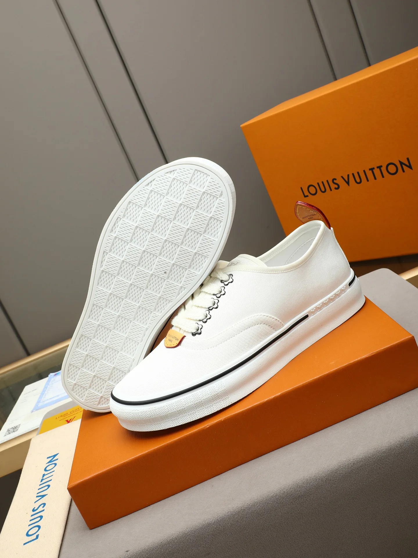Women's Sneakers LOUIS VUITTON 17947253