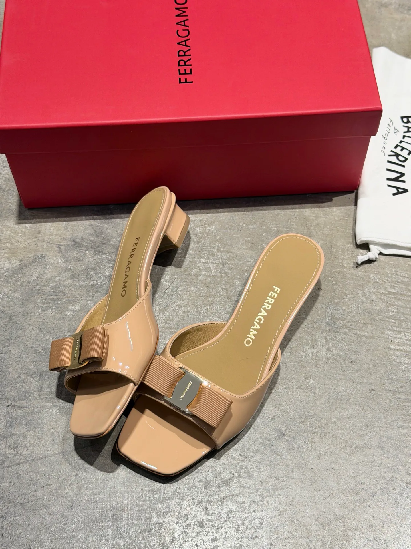Women's Open-Toe Sandals SALVATORE FERRAGAMO 17642569