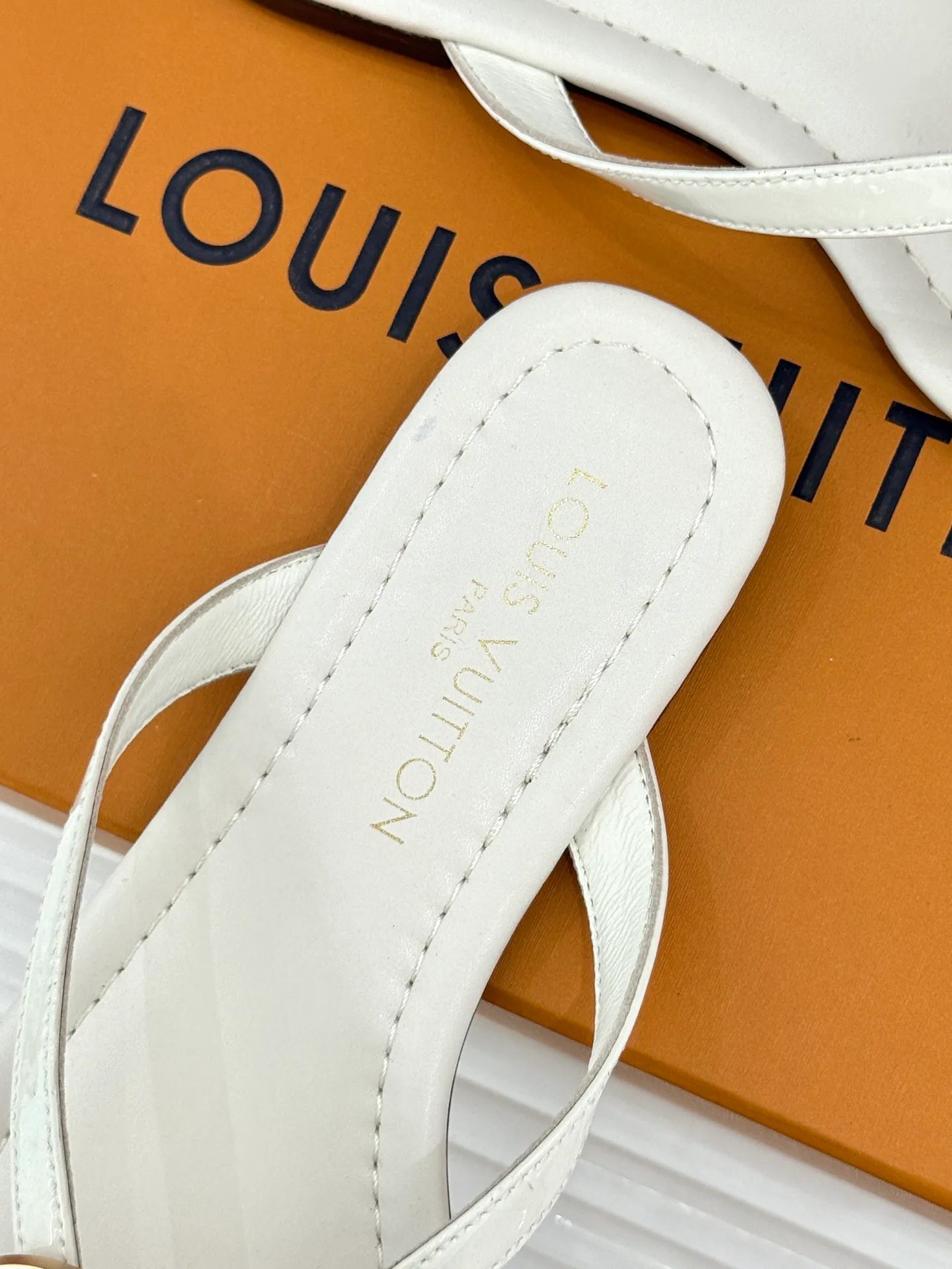 Women's Flip-Flops LOUIS VUITTON 17596990