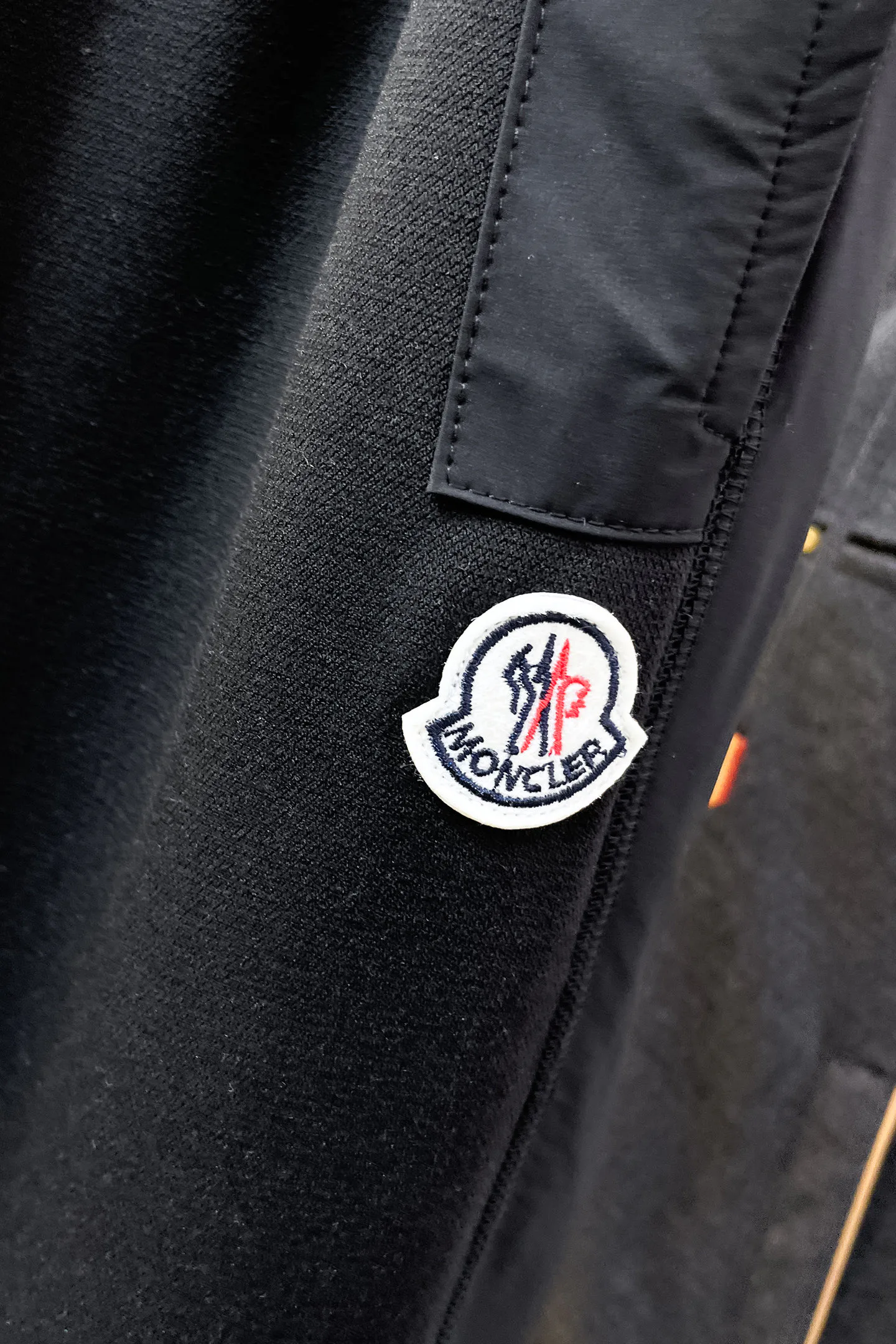 Men's Trousers MONCLER 18068577
