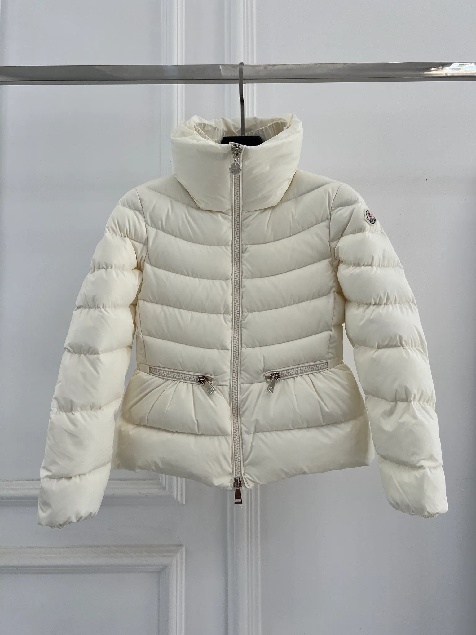 Women's Jackets And Down Jackets MONCLER 18416189