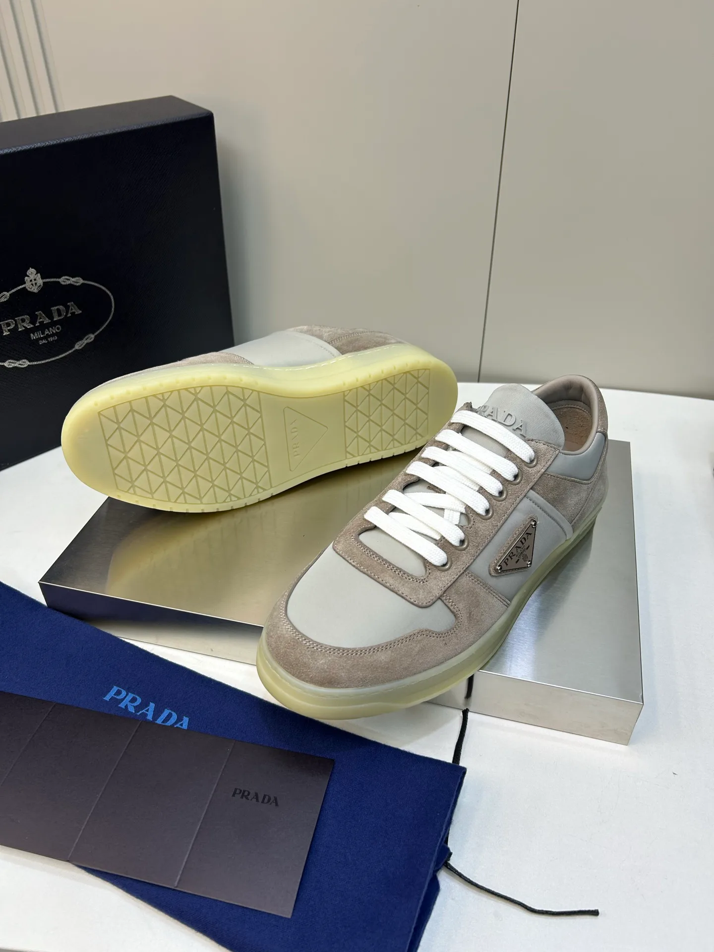 Men's Sneakers PRADA 18267435