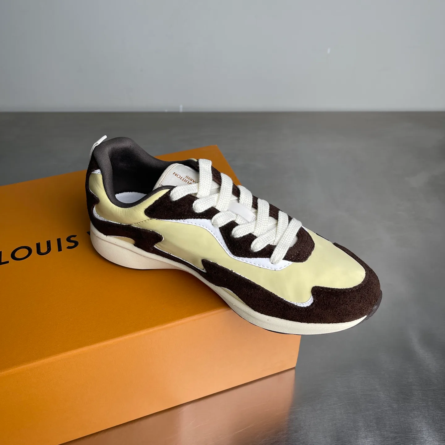 Men's Sneakers LOUIS VUITTON 17818956