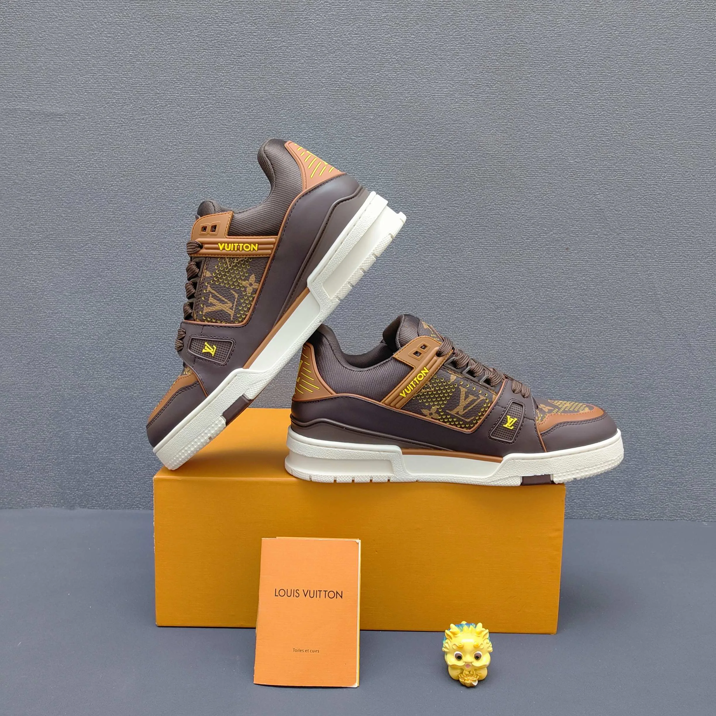 Men's Sneakers LOUIS VUITTON 17725087