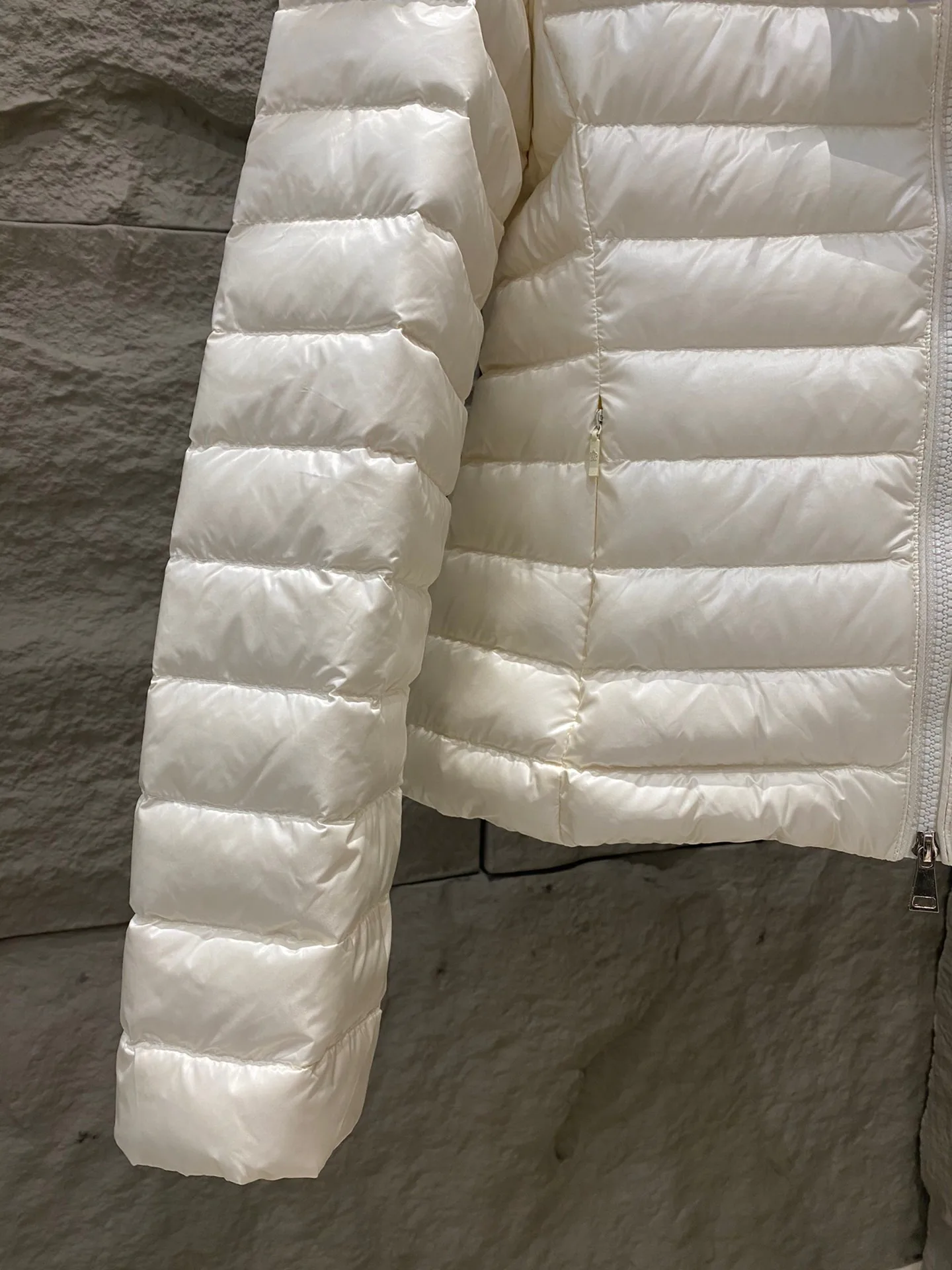 Women's Jackets And Down Jackets MONCLER 17964338