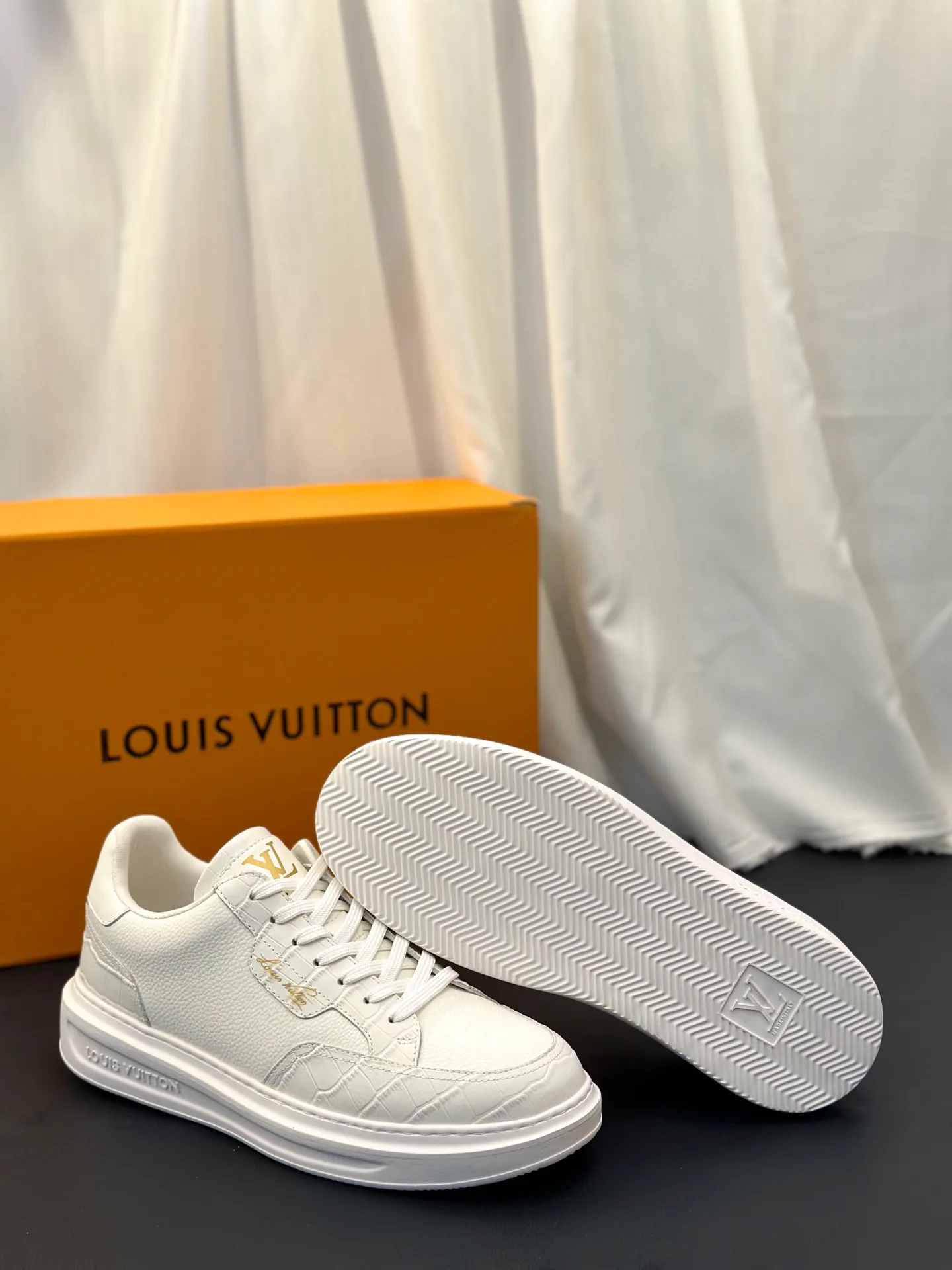 Кроссовки Мужские Louis Vuitton 18586716