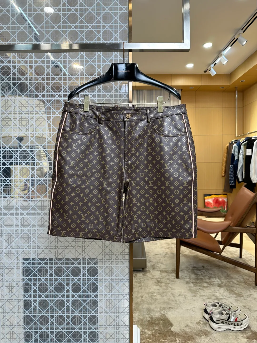 Men's Shorts LOUIS VUITTON 18153368