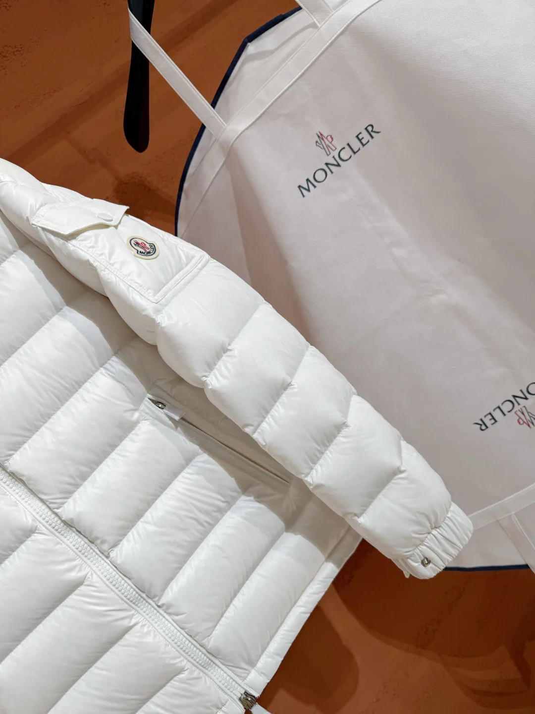 Women's Jackets And Down Jackets MONCLER 18237476