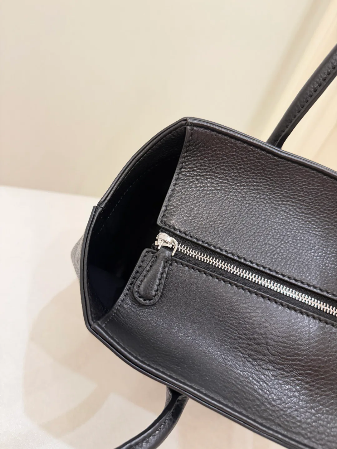 Women's Classic Handbags THE ROW 18161946