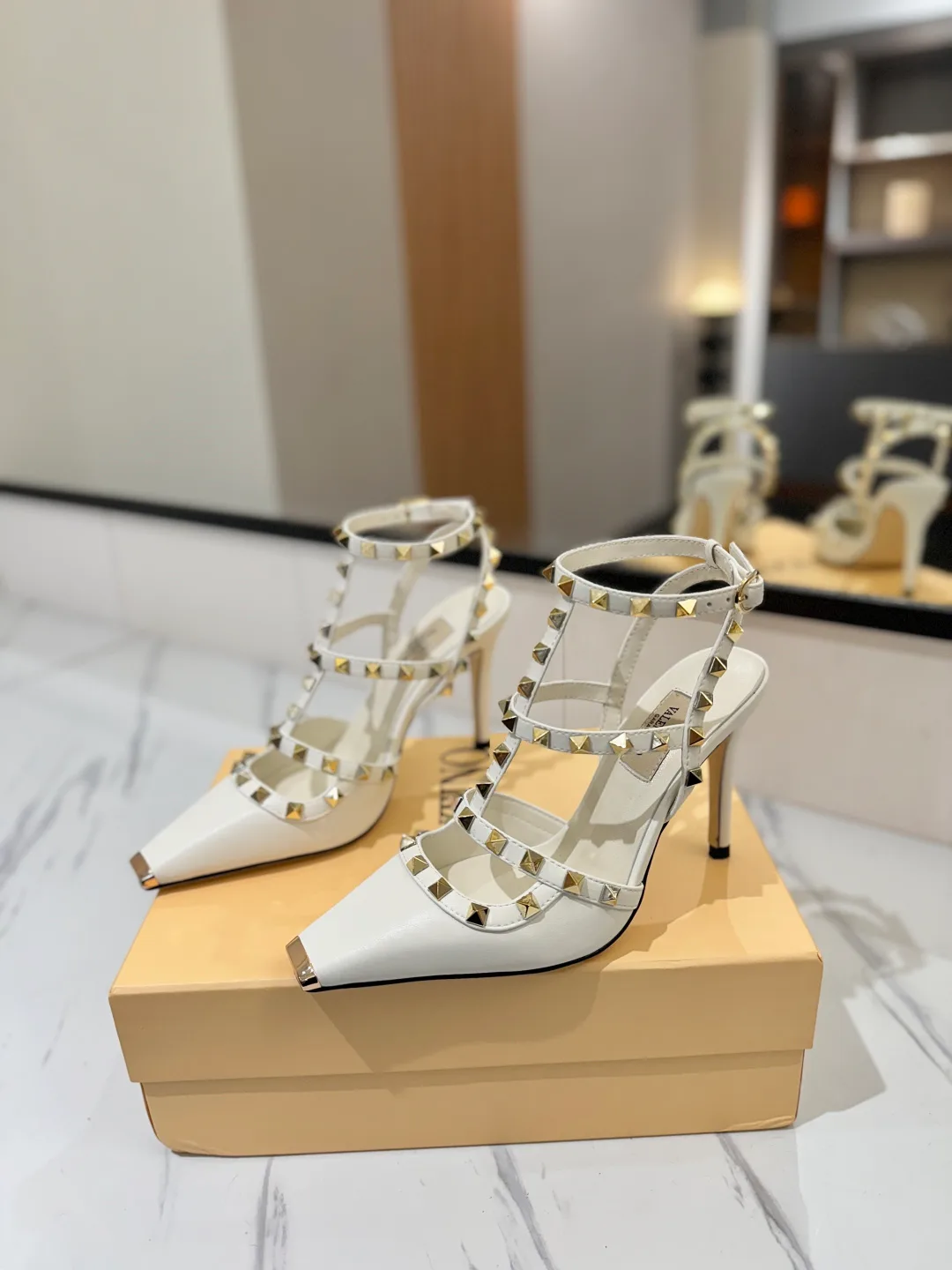 Women's Open-Toe Sandals VALENTINO 17366646