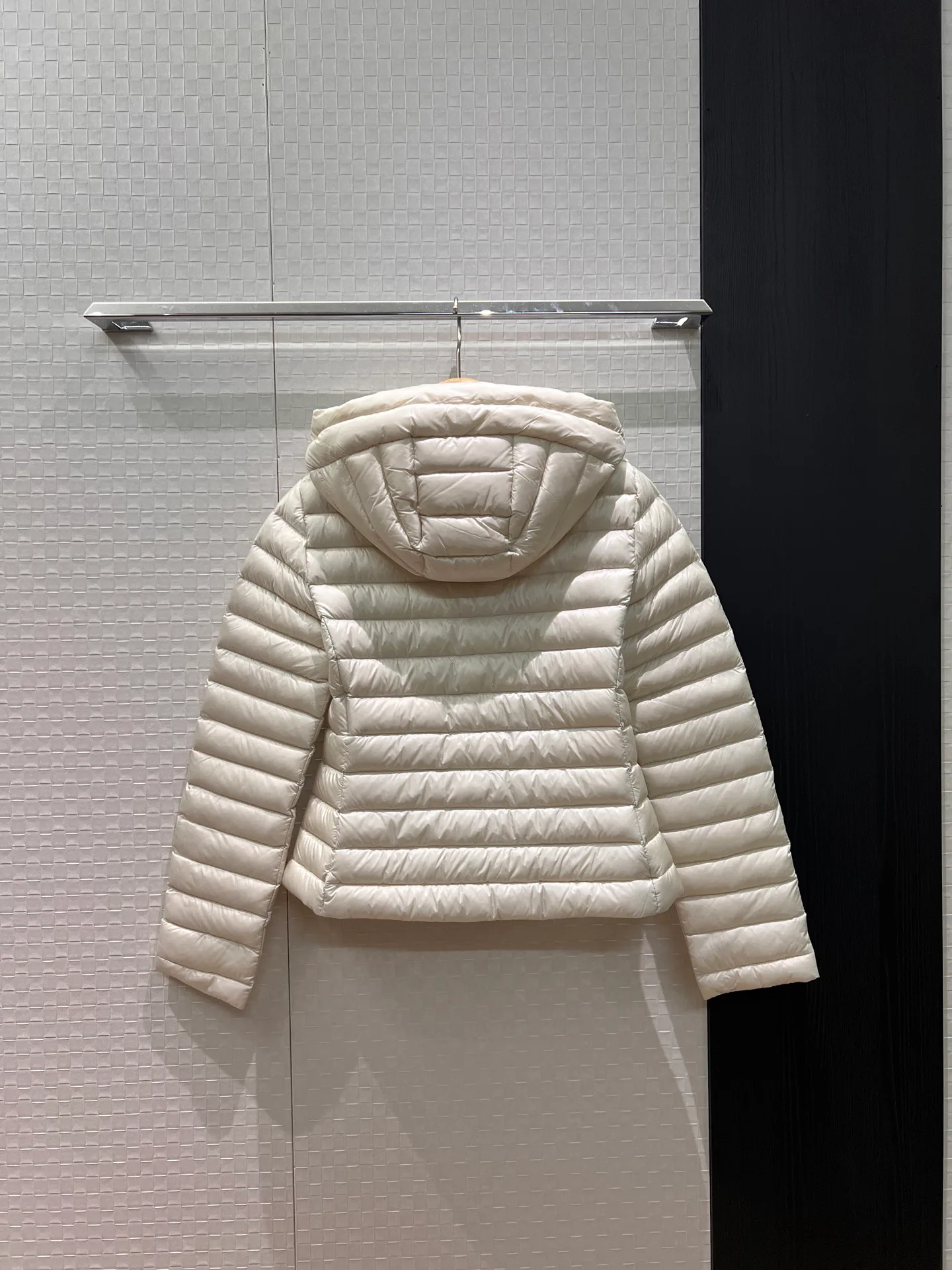 Women's Jackets And Down Jackets MONCLER 18460250