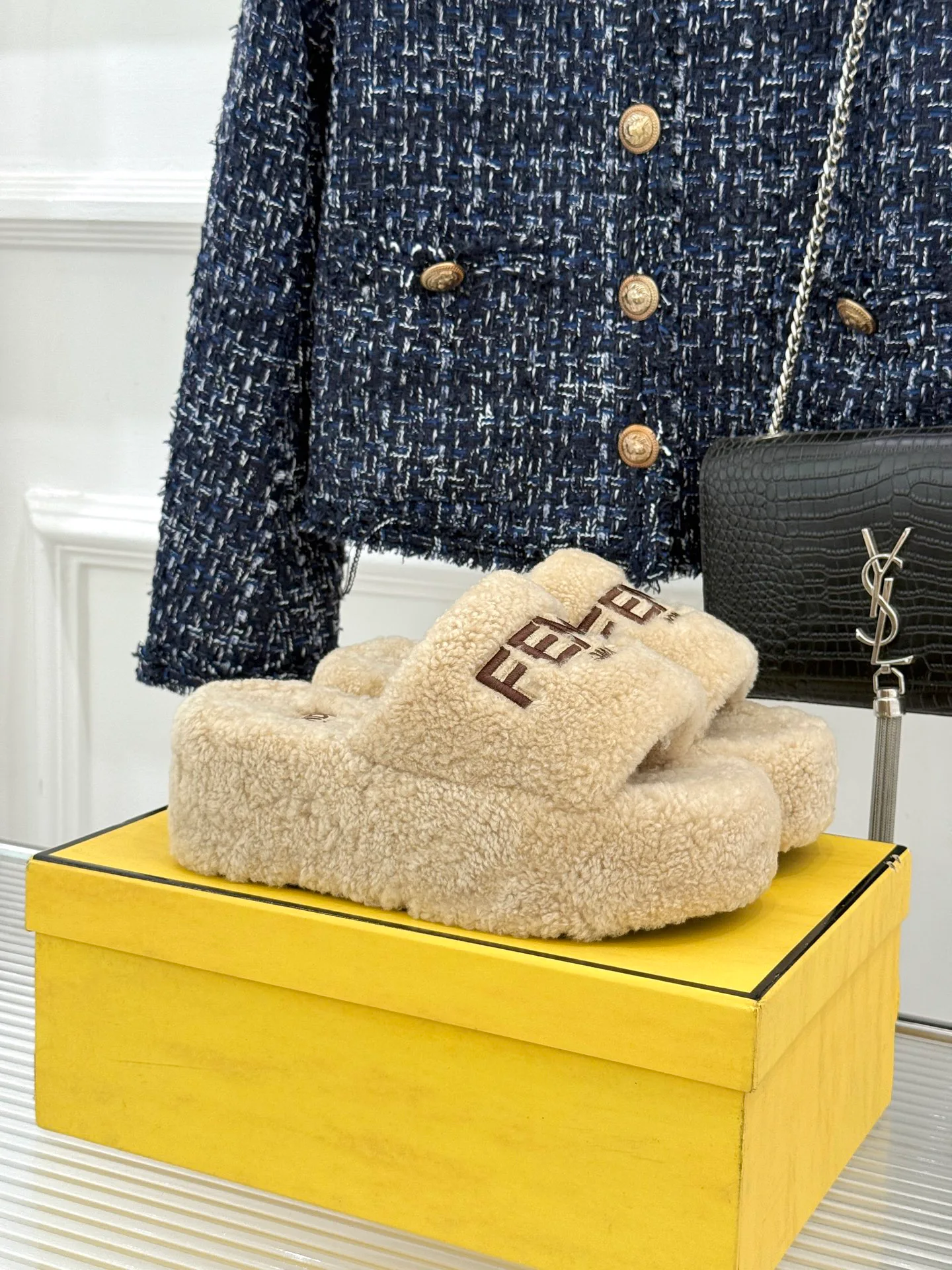 Women's Slippers FENDI 18154669