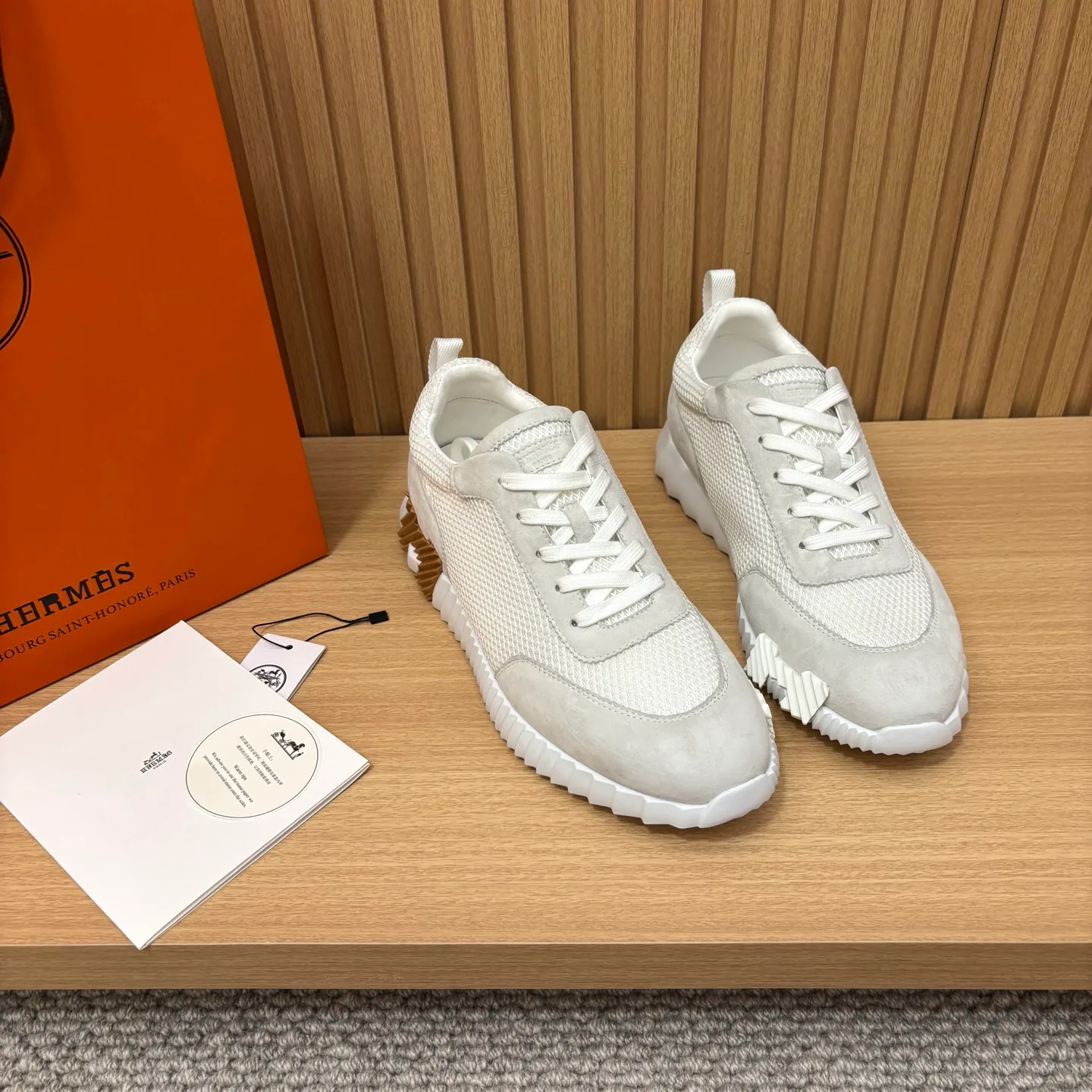 Women's Sneakers LOUIS VUITTON 18438921