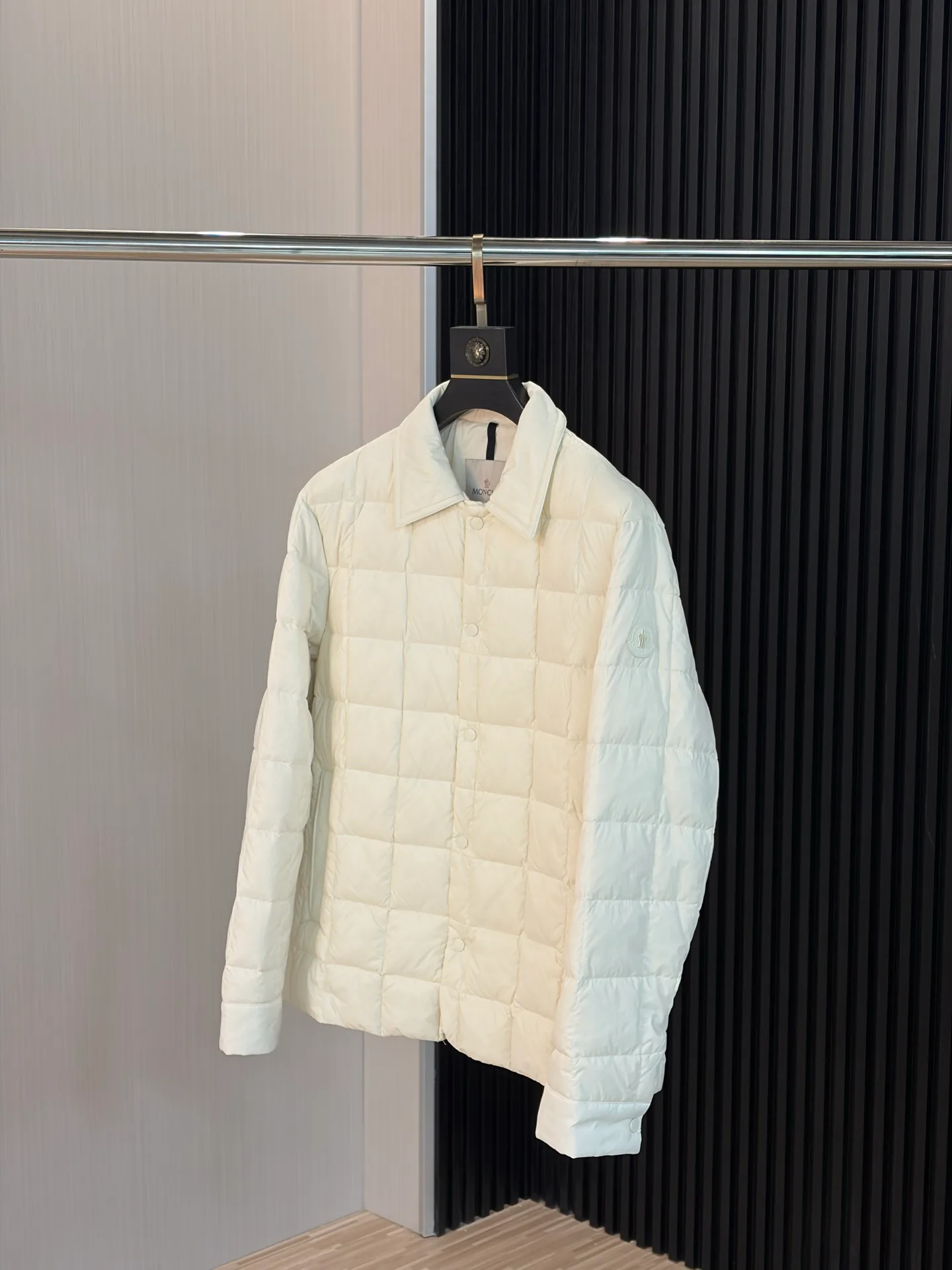 Women's Jackets And Down Jackets MONCLER 17868384