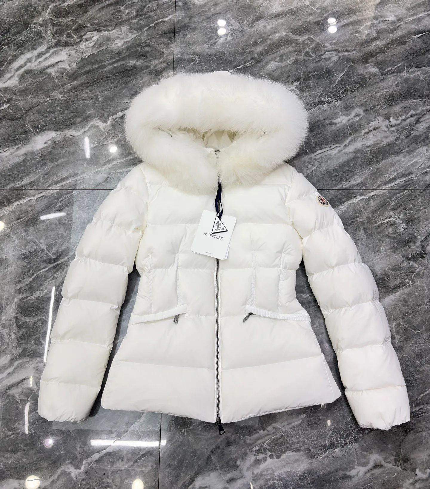 Women's Jackets And Down Jackets MONCLER 18111721