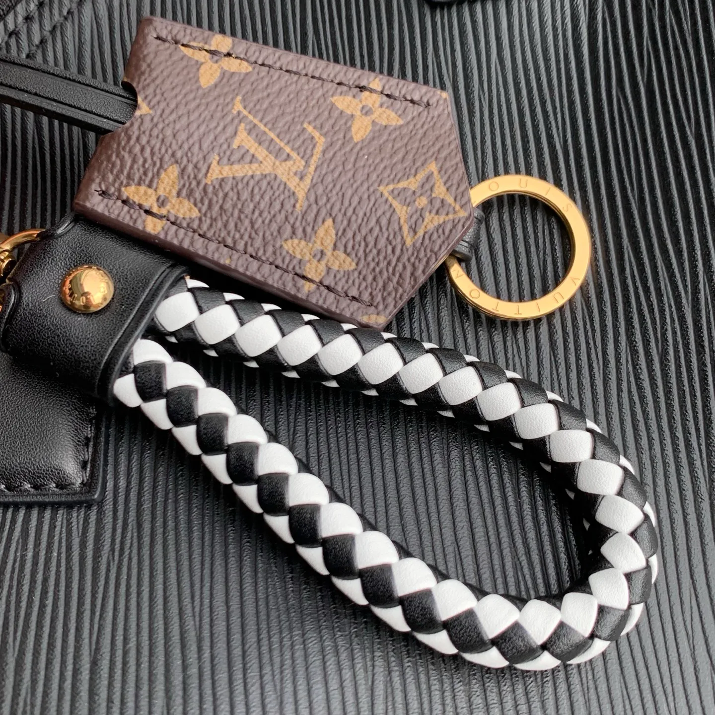 Women's Classic Handbags LOUIS VUITTON 18147547