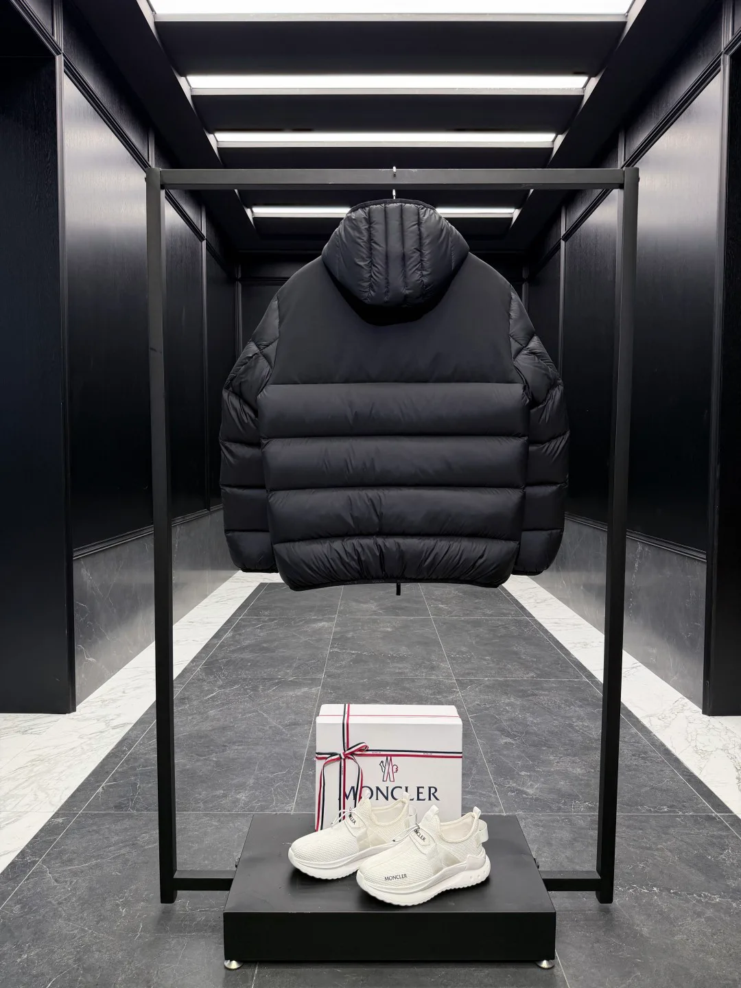 Men's Jackets And Down Jackets MONCLER 18007697
