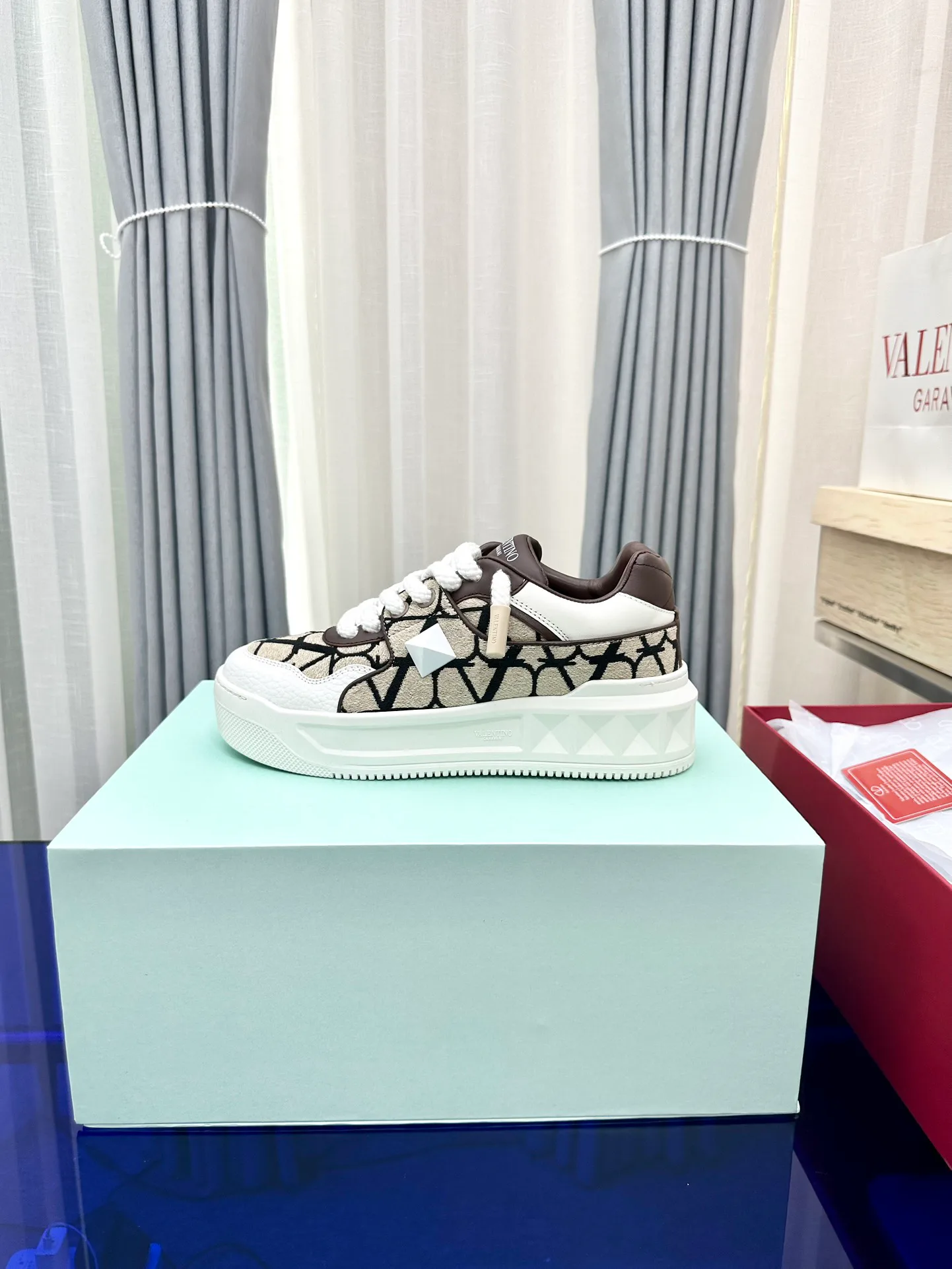 Women's Sneakers VALENTINO 17948616