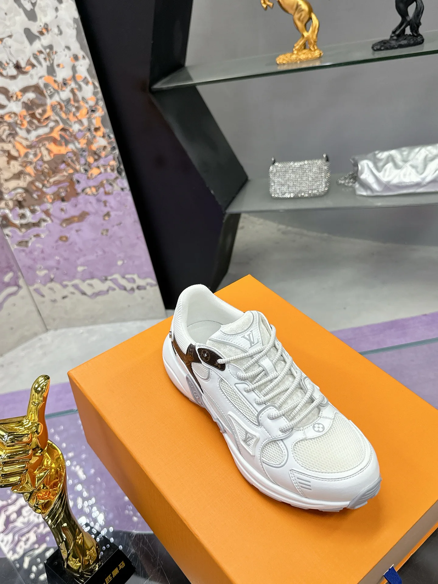 Women's Sneakers LOUIS VUITTON 17530431