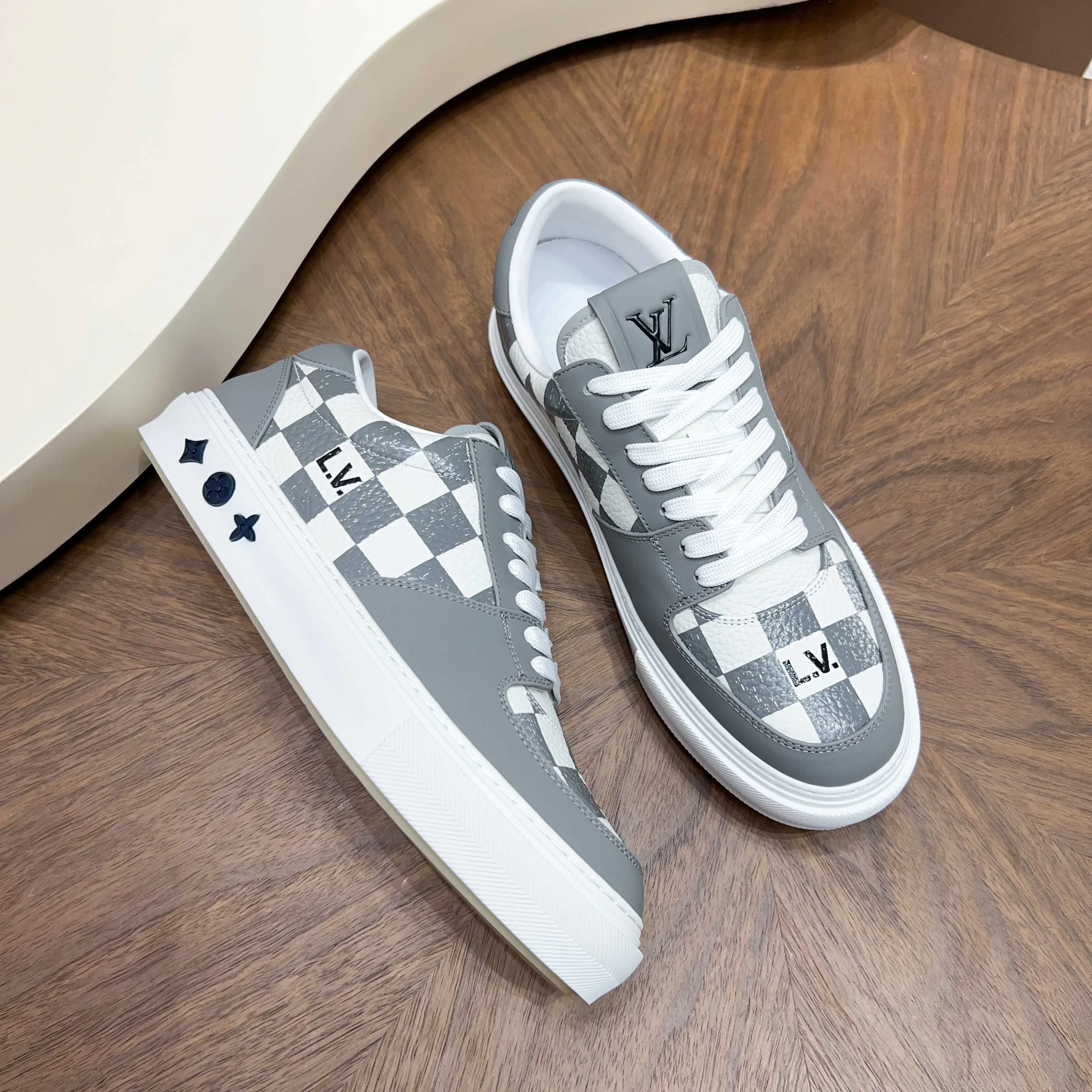 Men's Sneakers LOUIS VUITTON 18117104