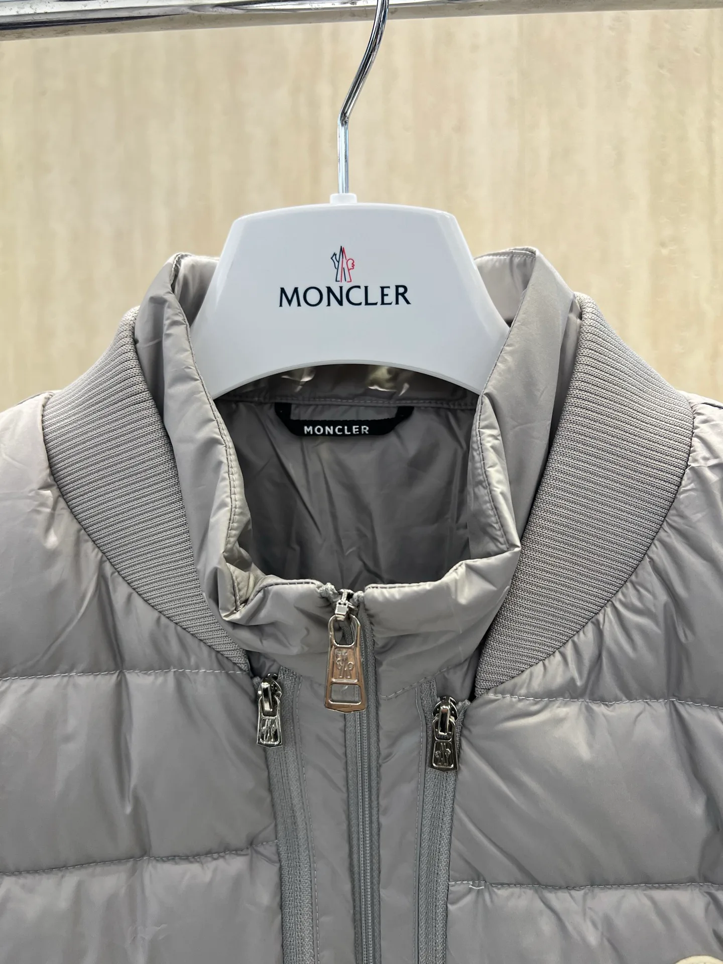 Women's Jackets And Down Jackets MONCLER 18264466