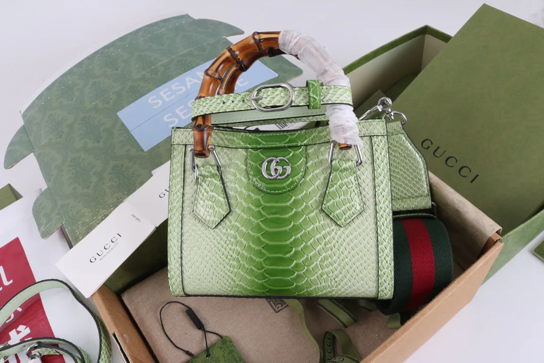 Women's Classic Handbags GUCCI 18065386