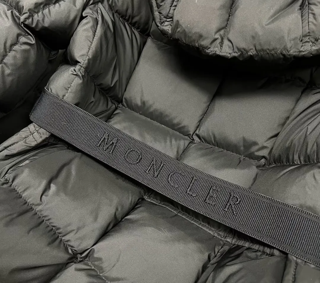Women's Jackets And Down Jackets MONCLER 18048046