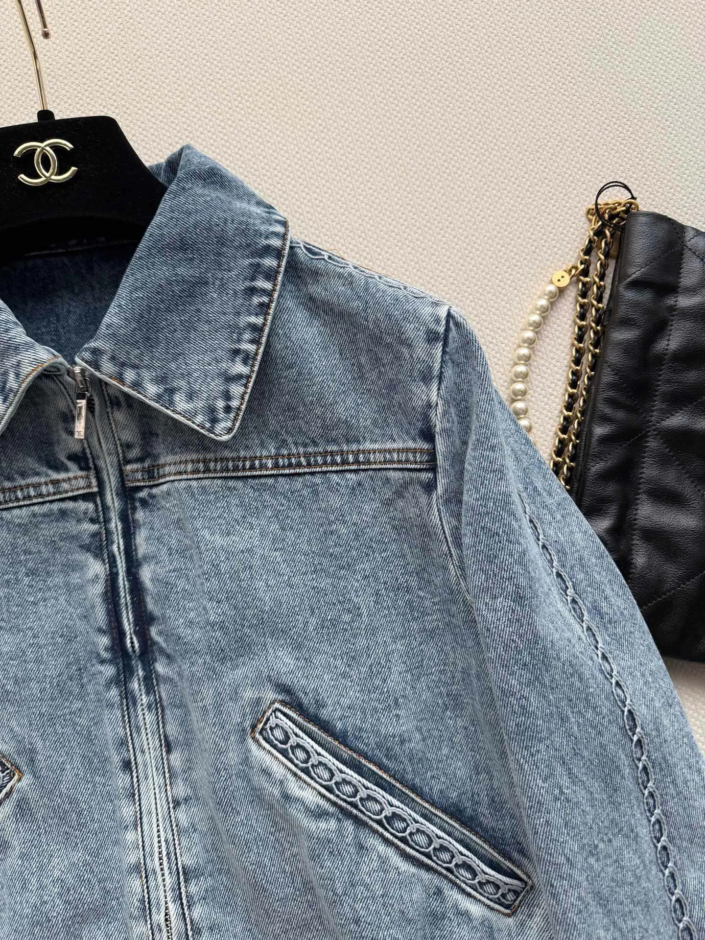 Women's Jackets And Down Jackets CHANEL 17129391