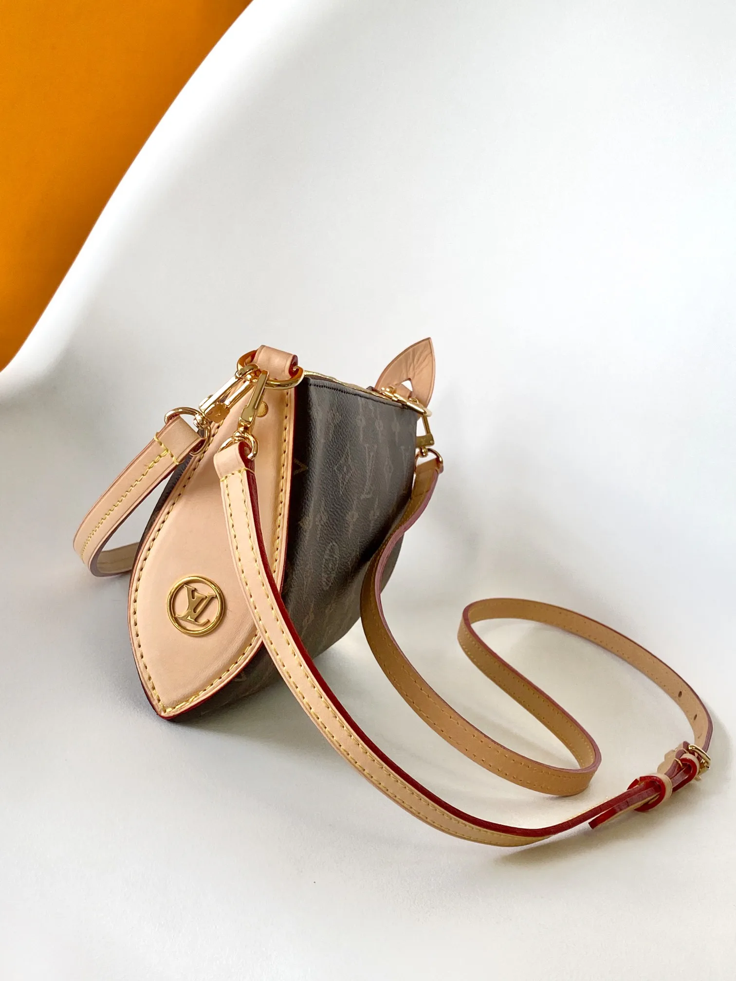 Women's Shoulder Bags LOUIS VUITTON 17949180