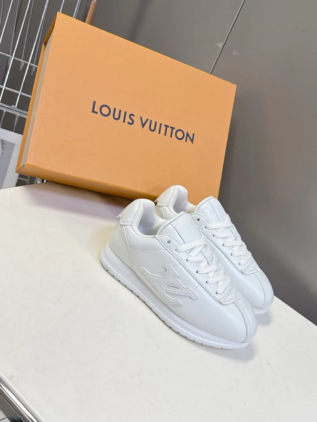 Women's Sneakers LOUIS VUITTON 18005433