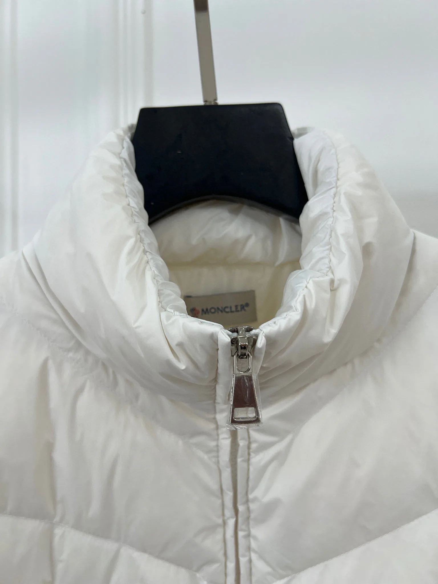 Women's Jackets And Down Jackets MONCLER 18415624