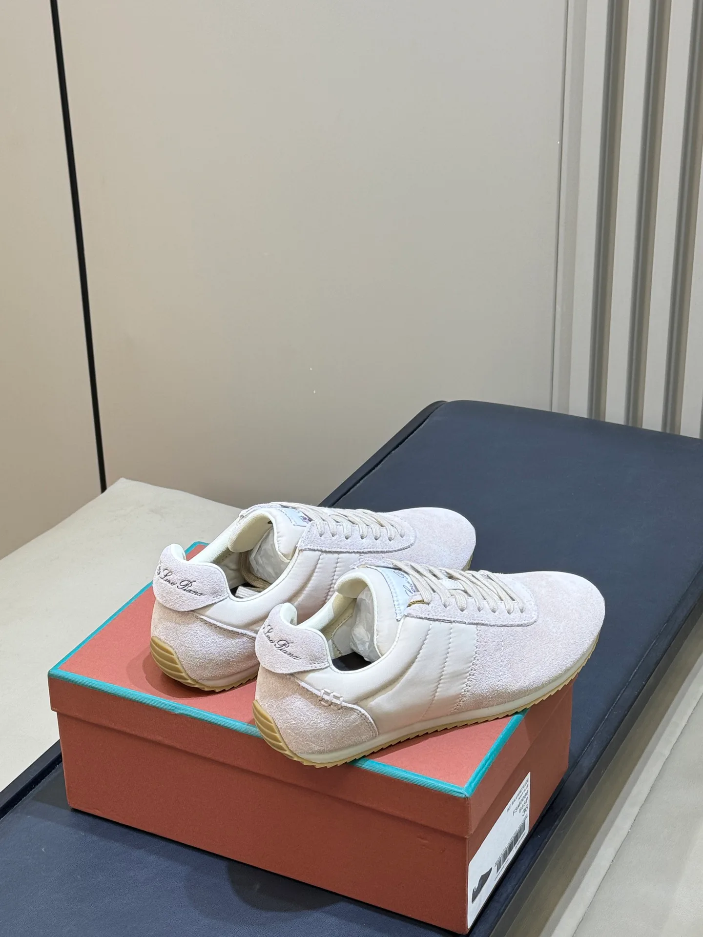 Women's Sneakers LORO PIANA 18073230