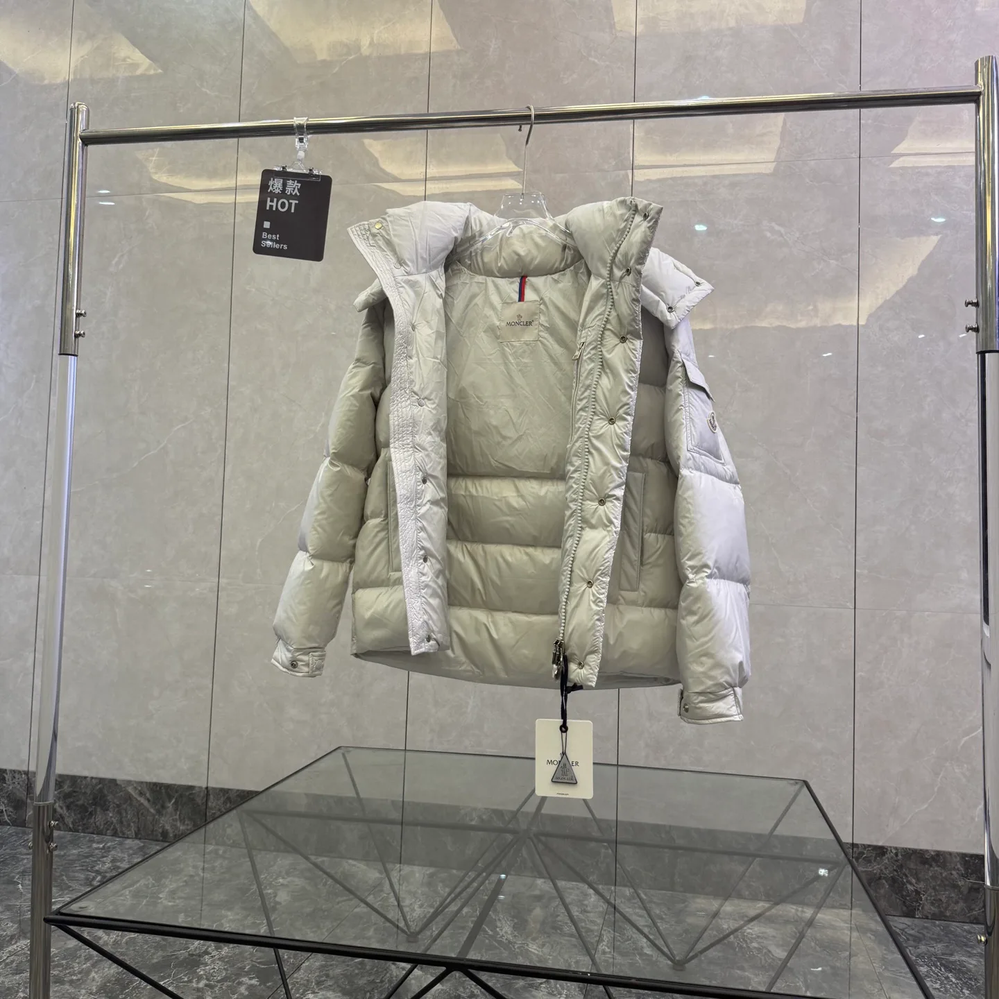 Women's Jackets And Down Jackets MONCLER 17949523