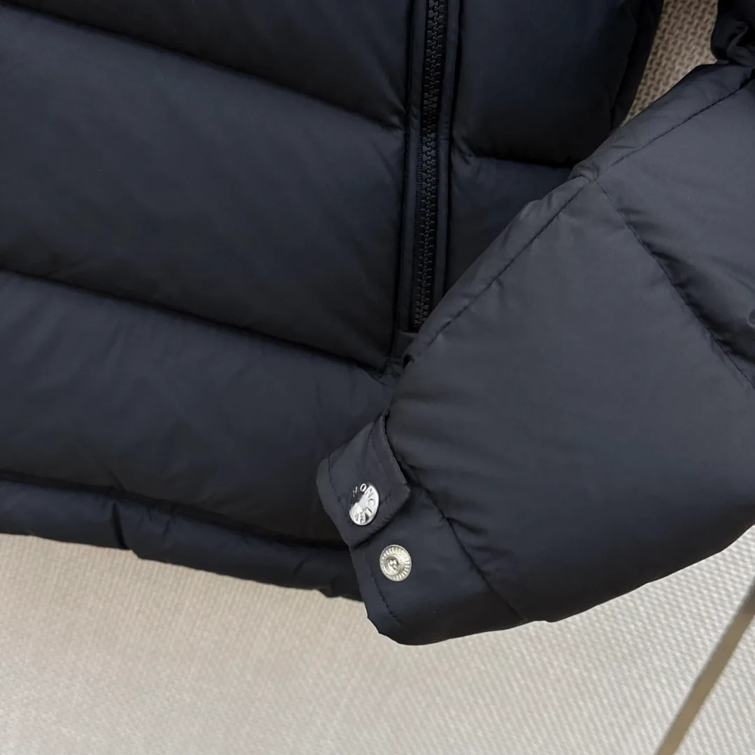 Women's Jackets And Down Jackets MONCLER 18489458