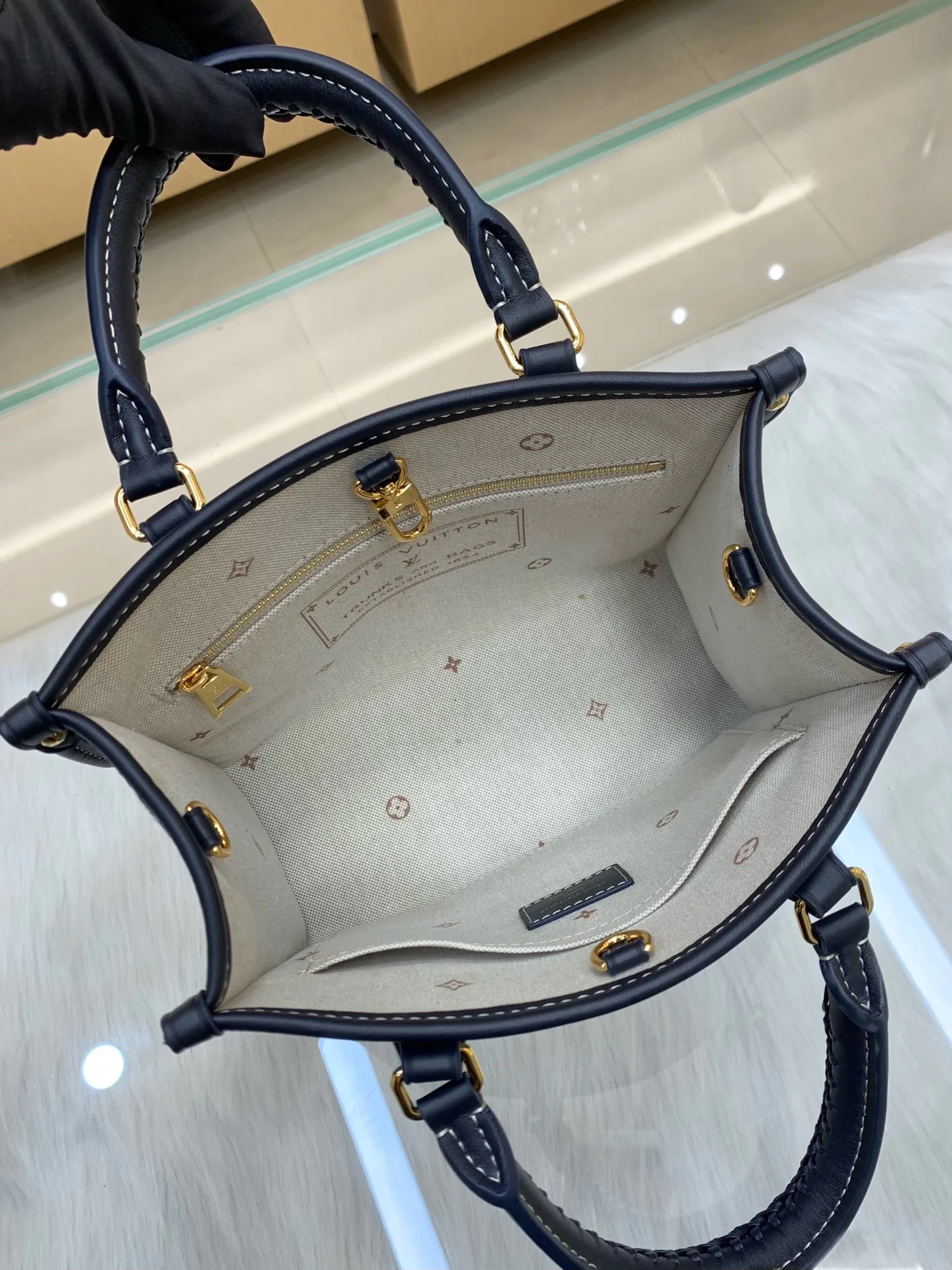 Women's Classic Handbags LOUIS VUITTON 18461033