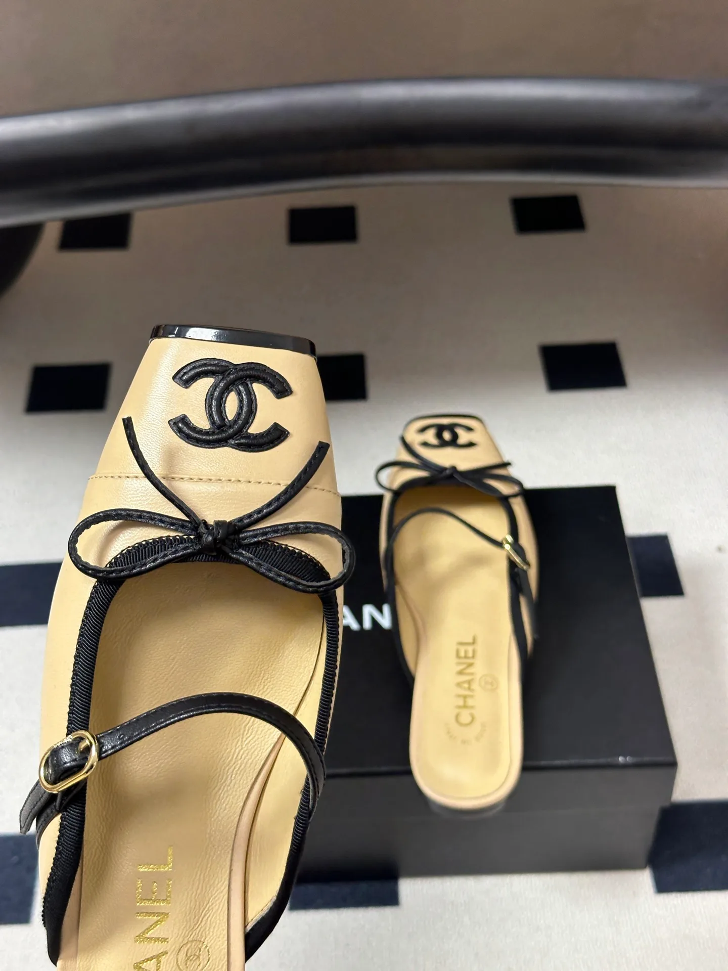 Women's Mules And Clogs CHANEL 17338407