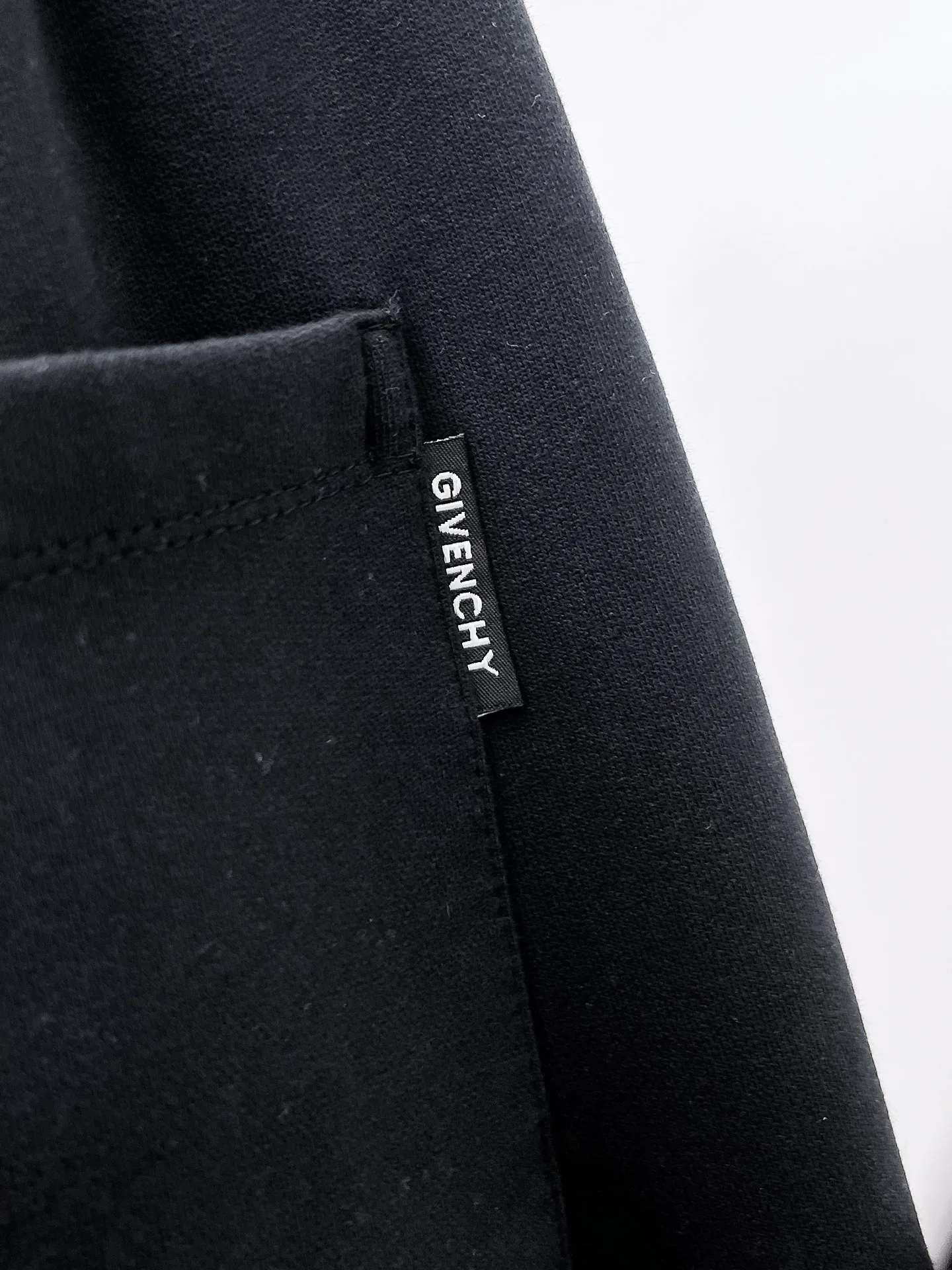 Men's Trousers GIVENCHY 18399378