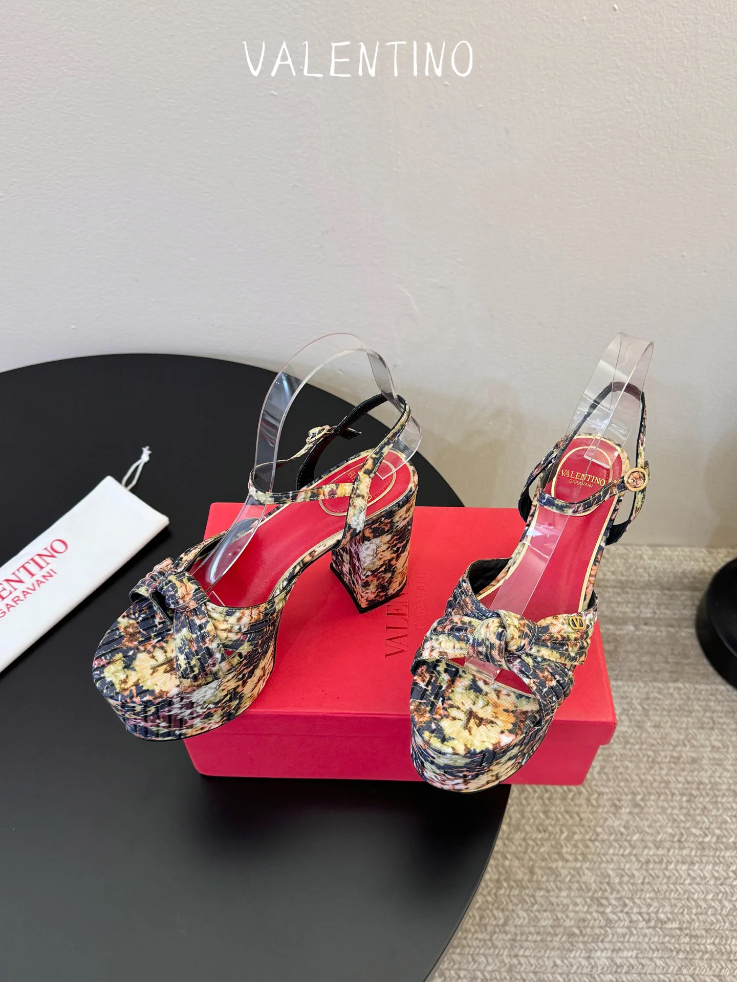 Women's Open-Toe Sandals VALENTINO 17396960