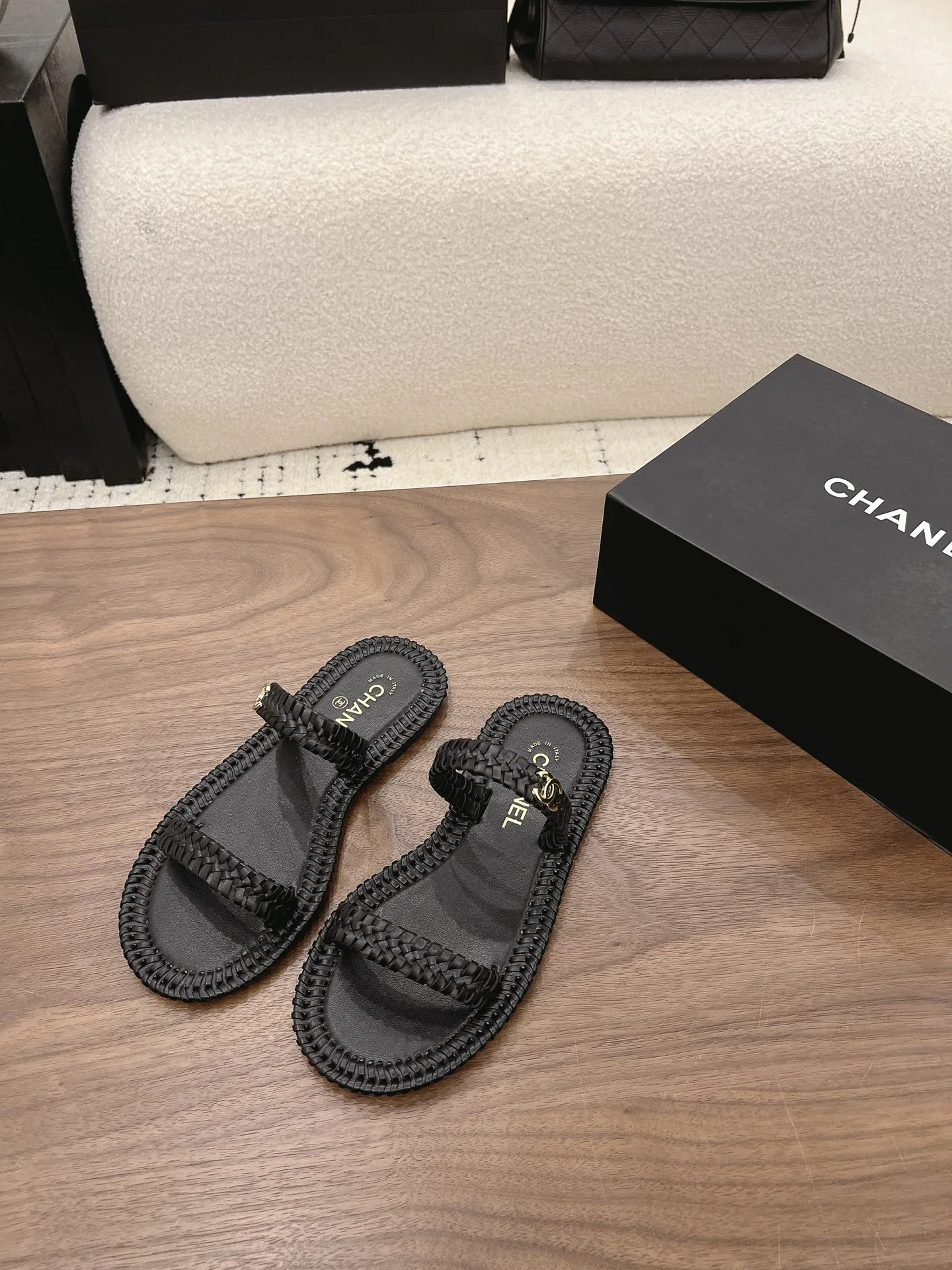 Women's Flip-Flops CHANEL 17582715
