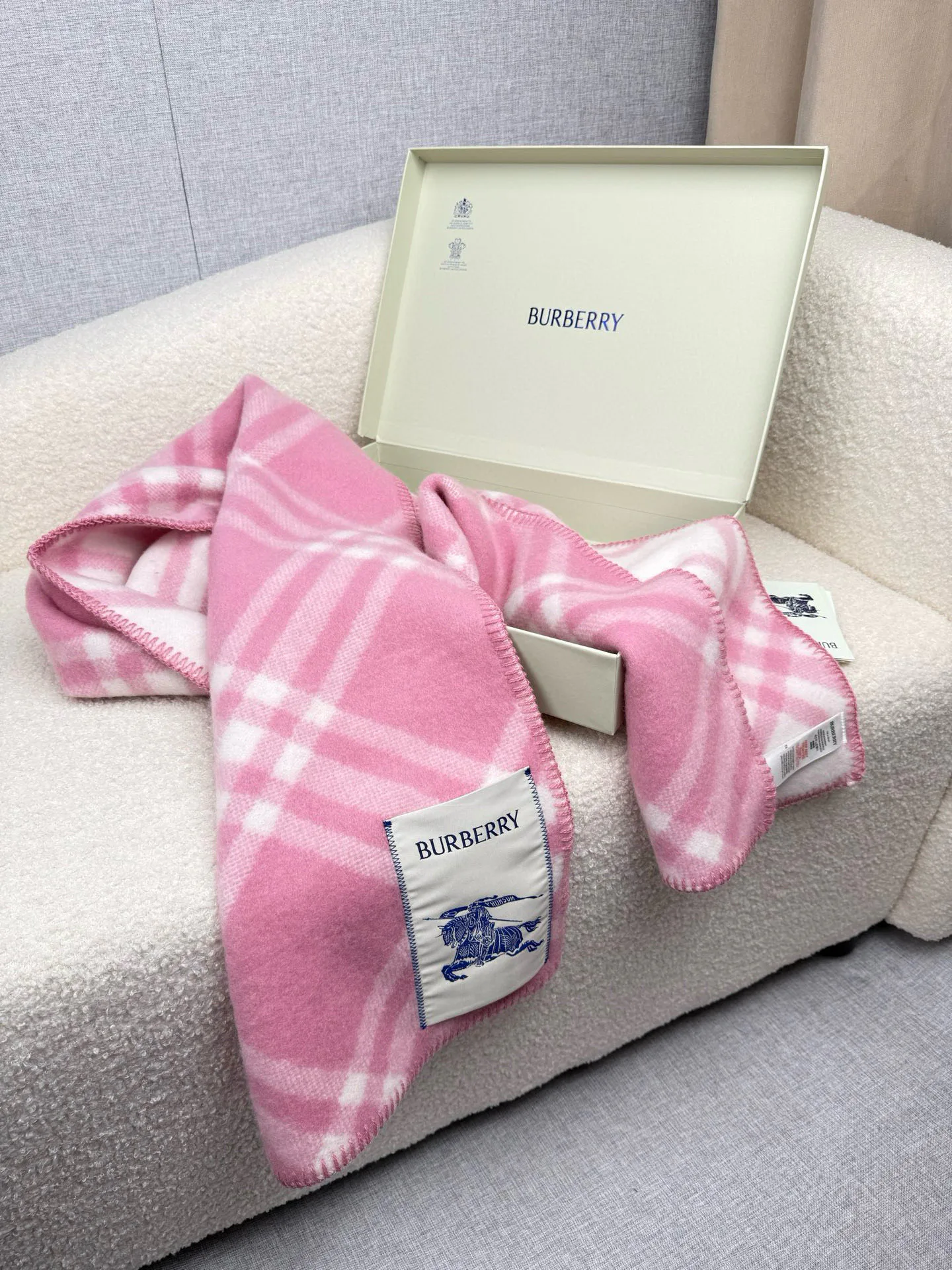 Scarves BURBERRY 17948824