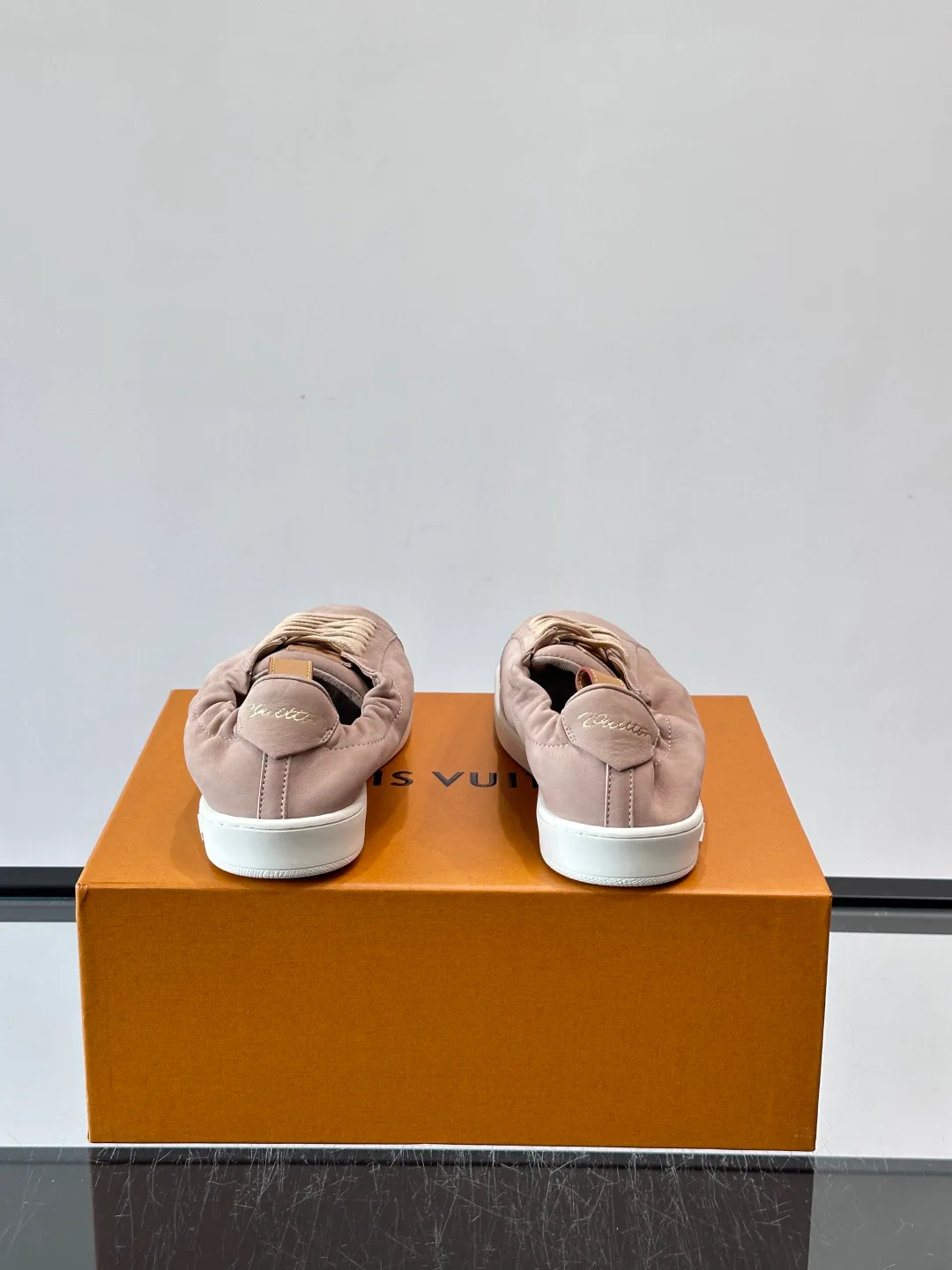 Men's Sneakers LOUIS VUITTON 18263704