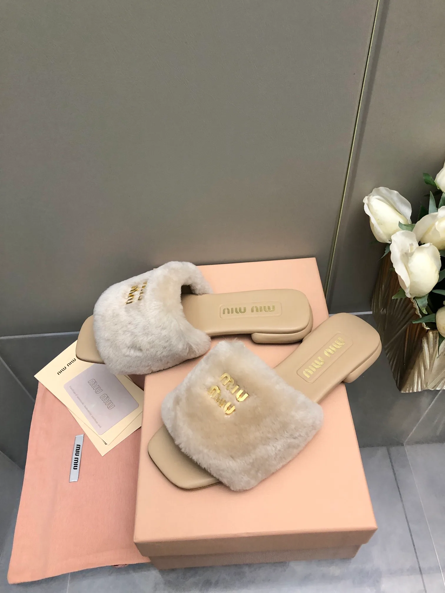 Women's Slippers MIU MIU 18005811