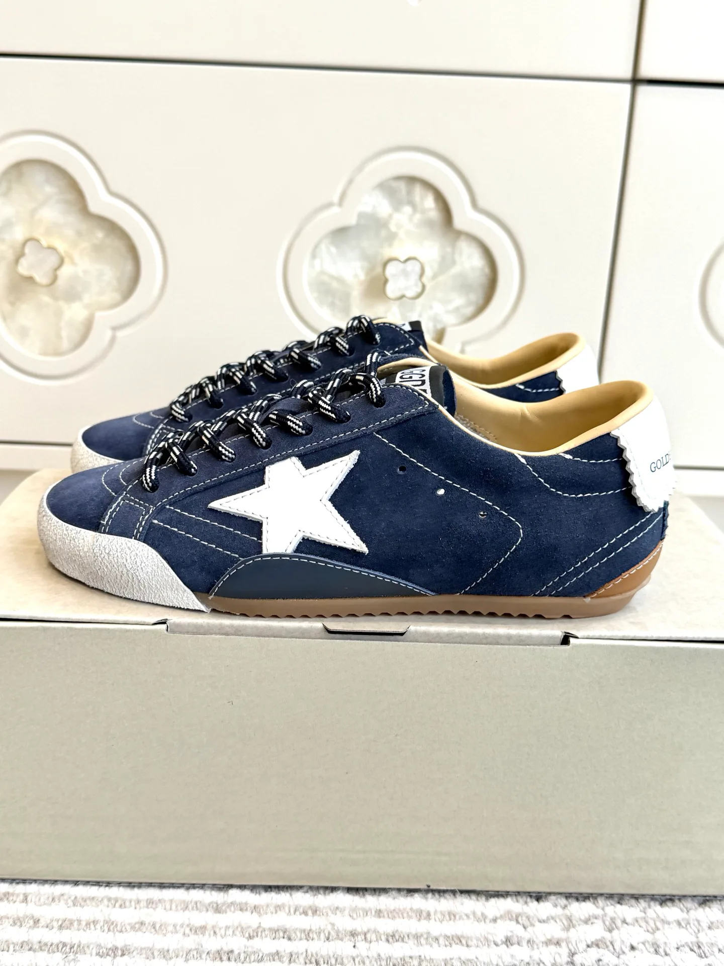 Women's Sneakers GOLDEN GOOSE 18360510