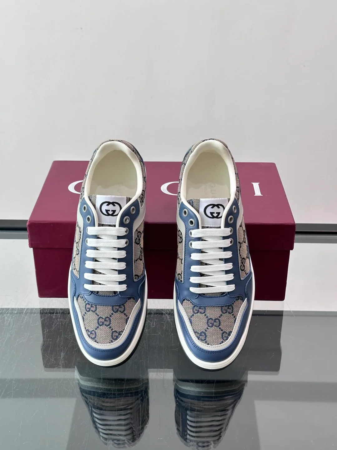 Women's Sneakers GUCCI 18102696