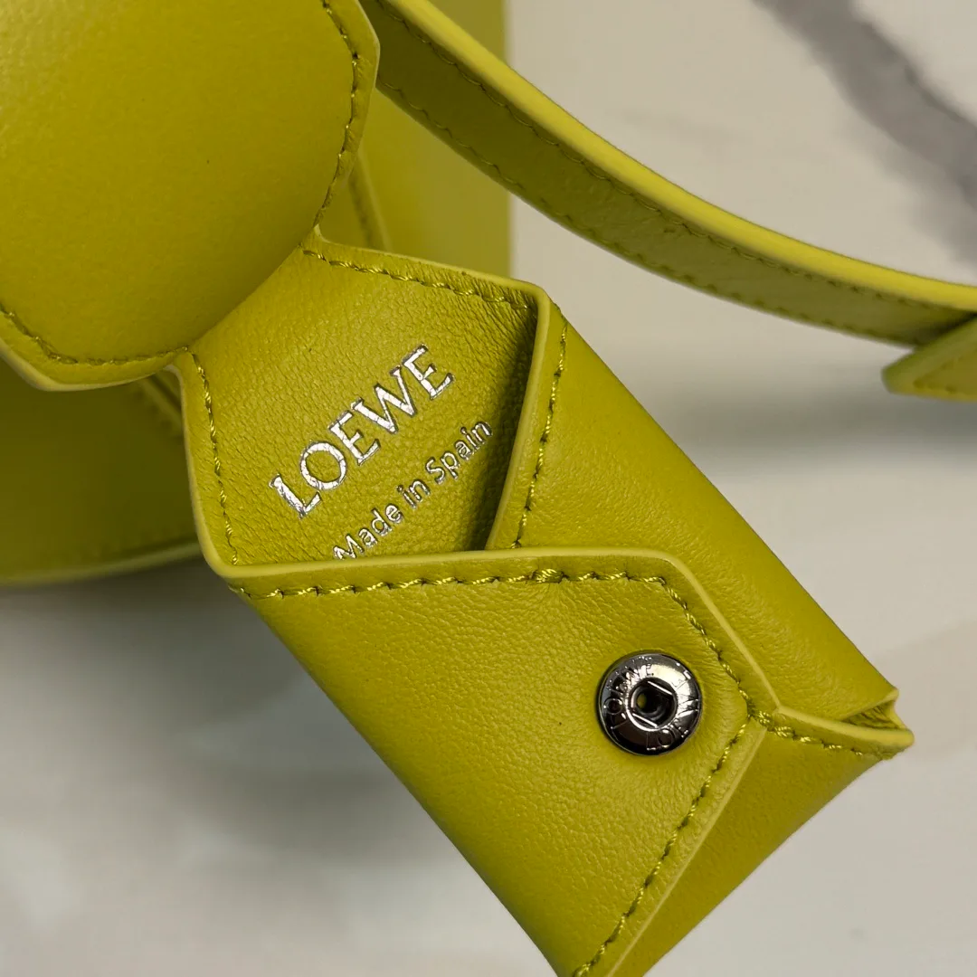 Women's Classic Handbags LOEWE 18328830