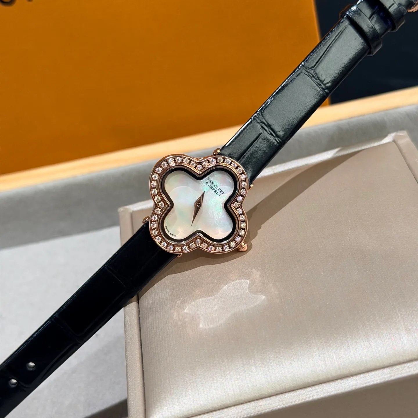 Women's Watches VAN CLEEF & ARPELS 18362059