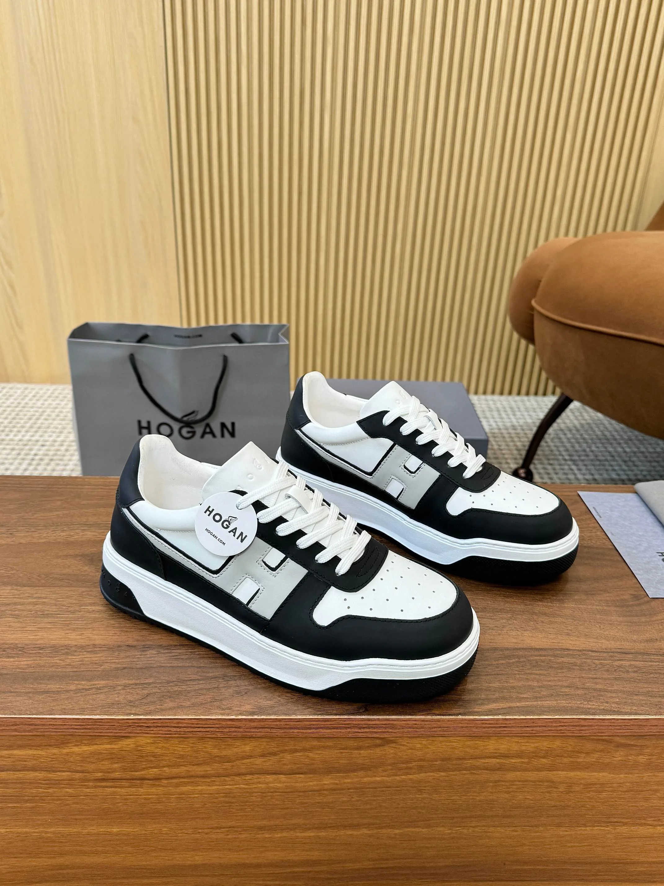 Women's Sneakers HOGAN 17827627